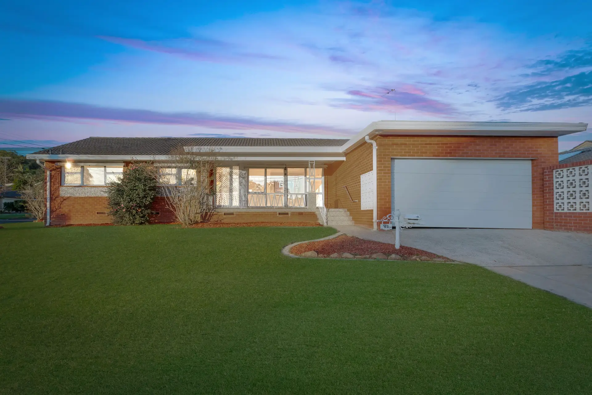 83 Caroline Crescent, Georges Hall Sold by Richard Matthews Real Estate - image 3