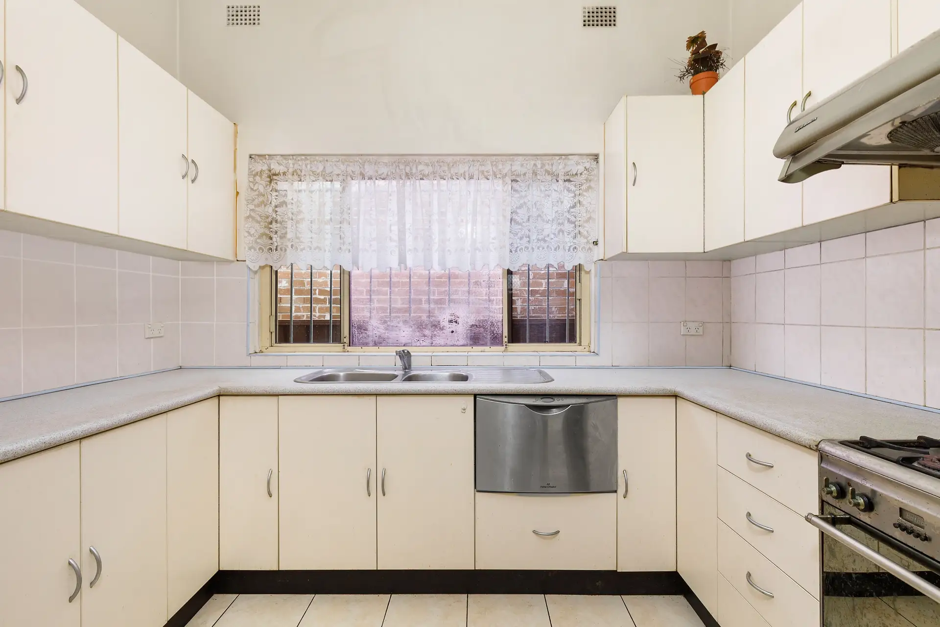 27 Albert Crescent, Croydon Sold by Richard Matthews Real Estate - image 2