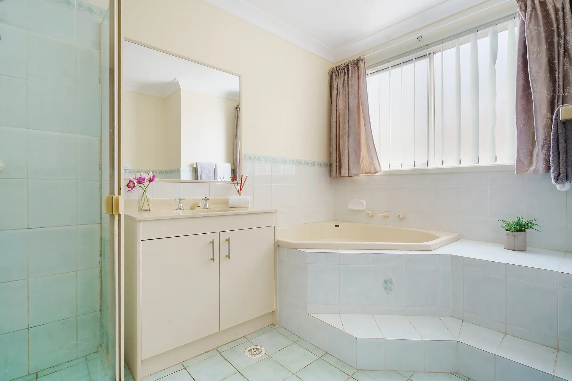 30 Bentinck Drive, Green Valley Sold by Richard Matthews Real Estate - image 5