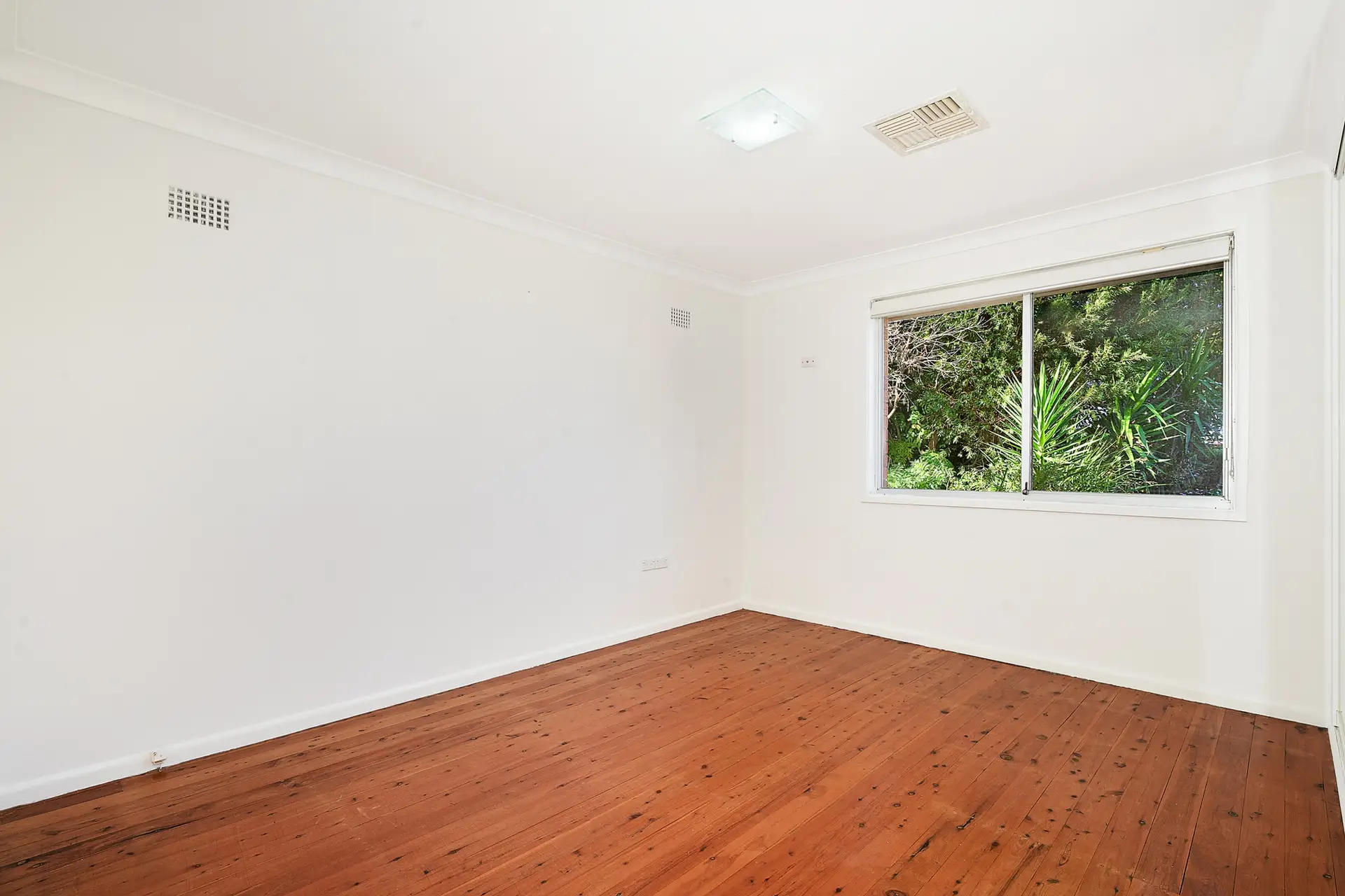 33 Donington Avenue, Georges Hall Sold by Richard Matthews Real Estate - image 5