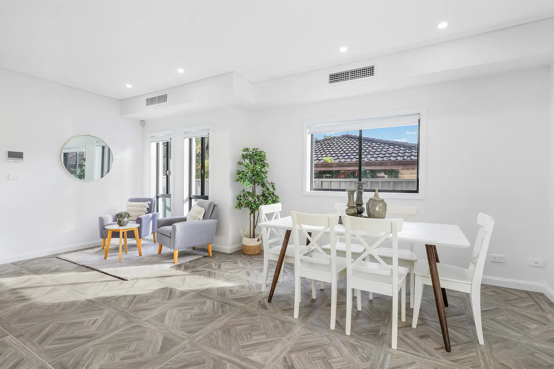 11 Georges Crescent, Georges Hall Sold by Richard Matthews Real Estate - image 3