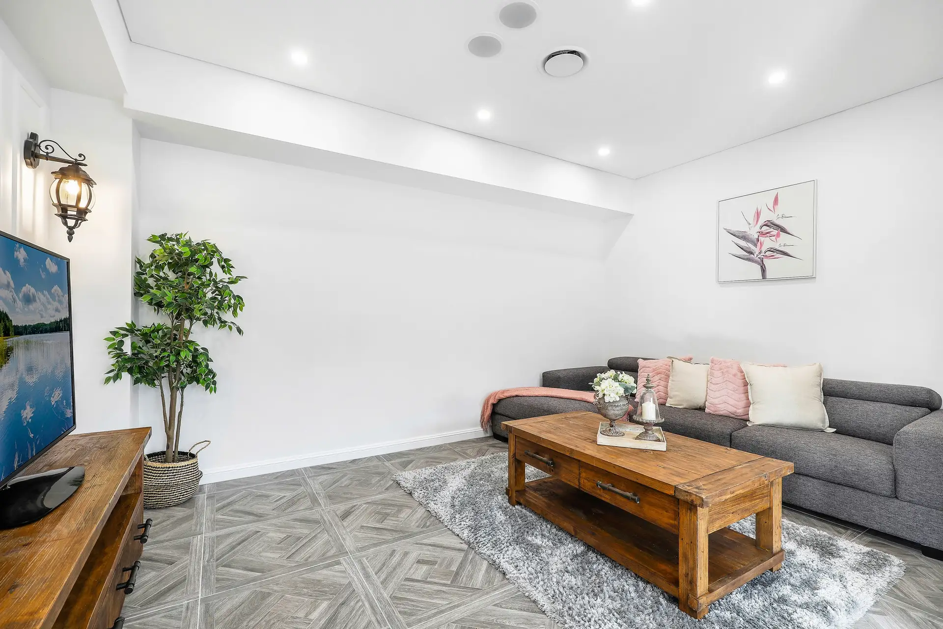 11 Georges Crescent, Georges Hall Sold by Richard Matthews Real Estate - image 4