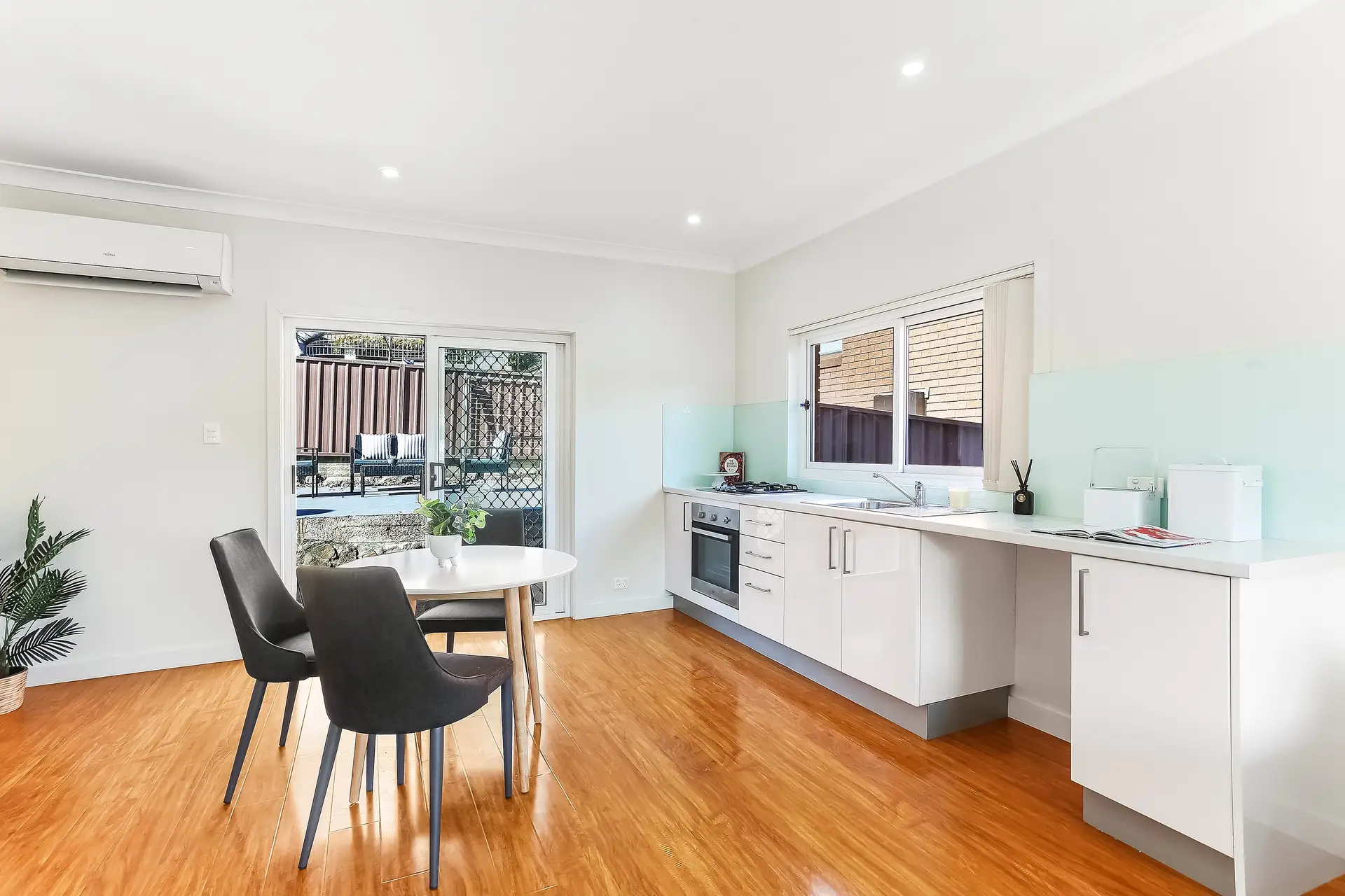 6 Dell Place, Georges Hall Sold by Richard Matthews Real Estate - image 4