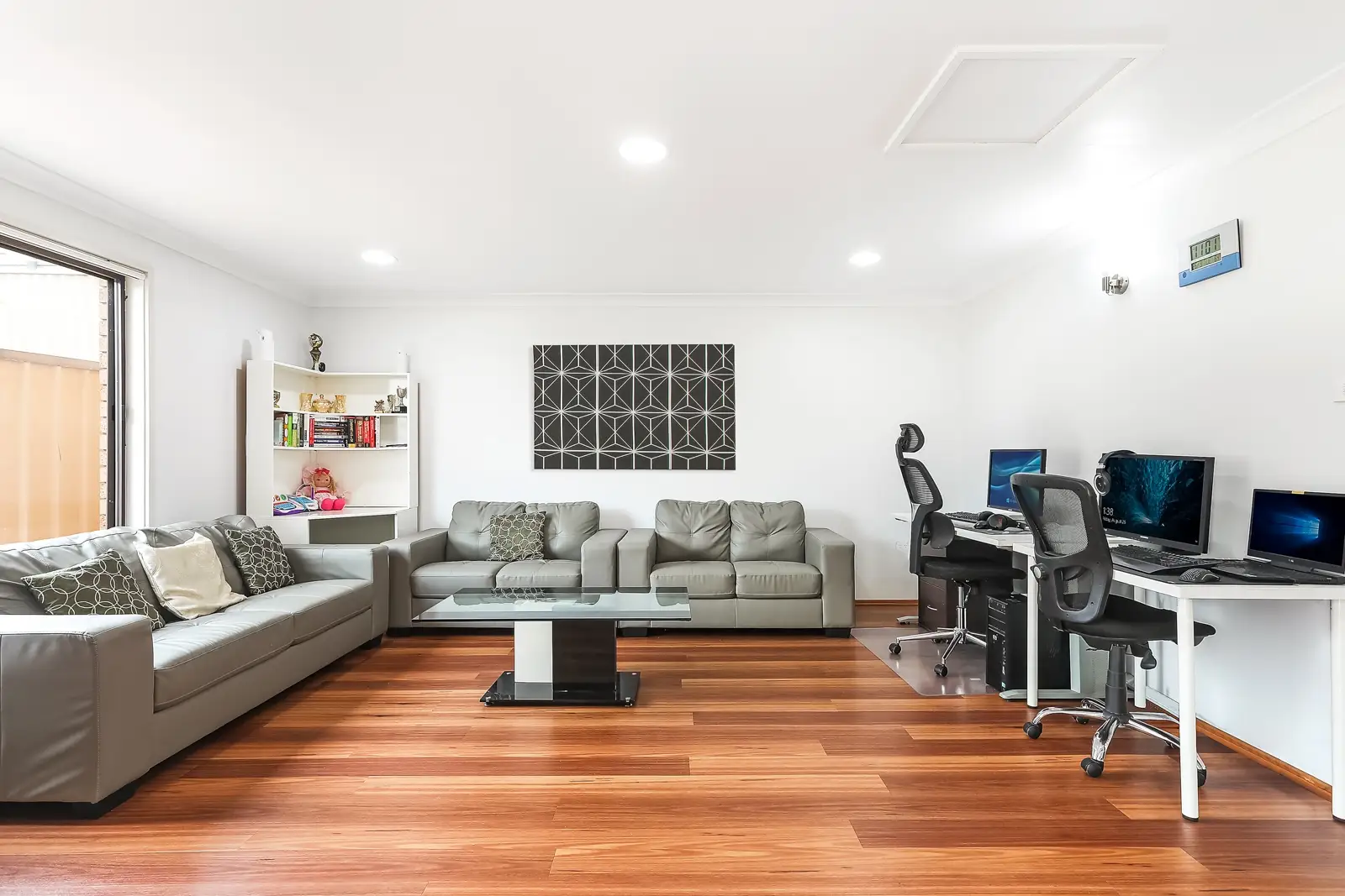 35 Bellevue Avenue, Georges Hall Sold by Richard Matthews Real Estate - image 5