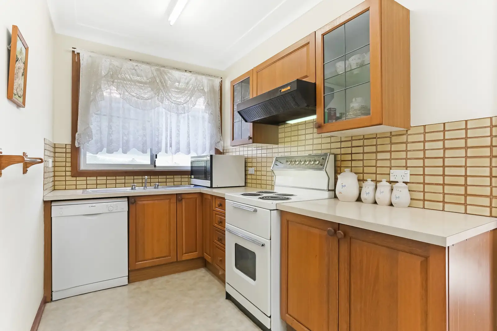 3 Jacqueline Crescent, Greenacre Sold by Richard Matthews Real Estate - image 2