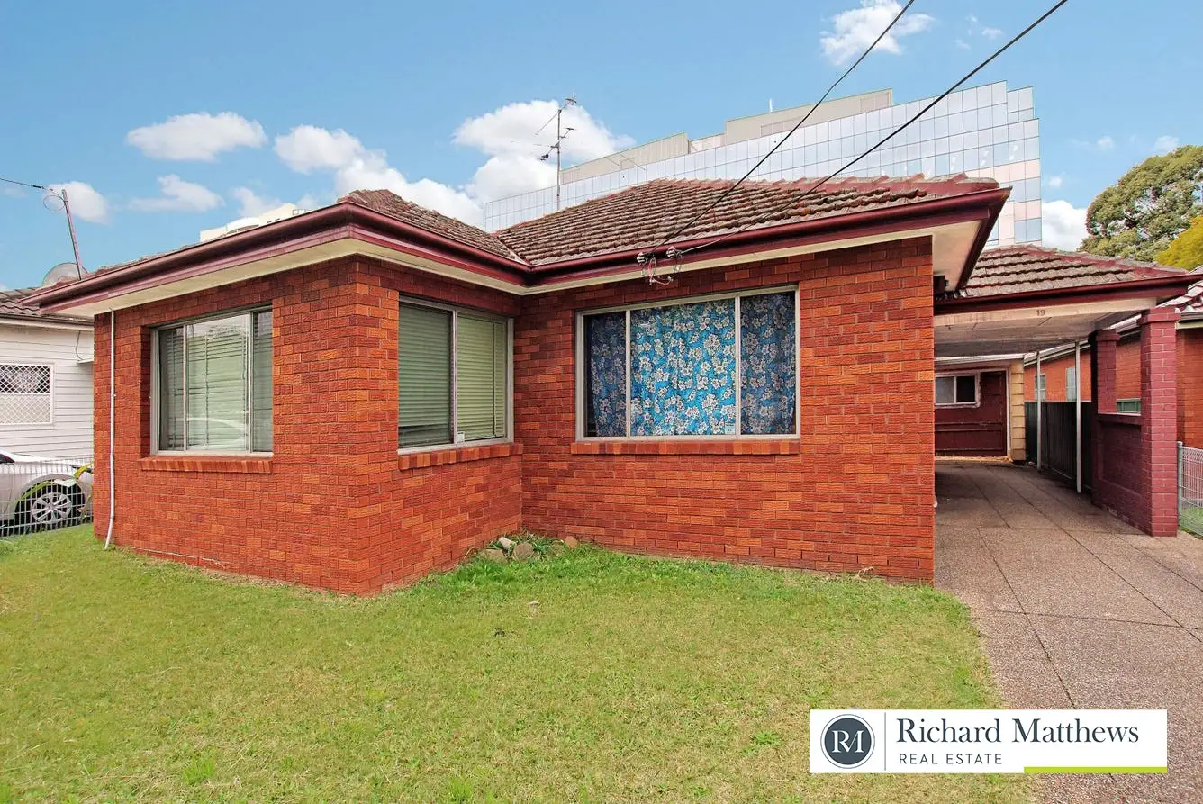 19 Bungalow Crescent, Bankstown For Sale by Richard Matthews Real Estate - image 3