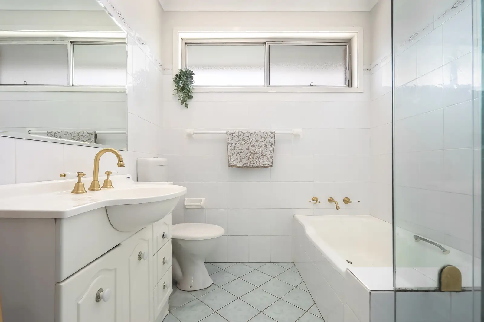 49 Saric Avenue, Georges Hall Sold by Richard Matthews Real Estate - image 5