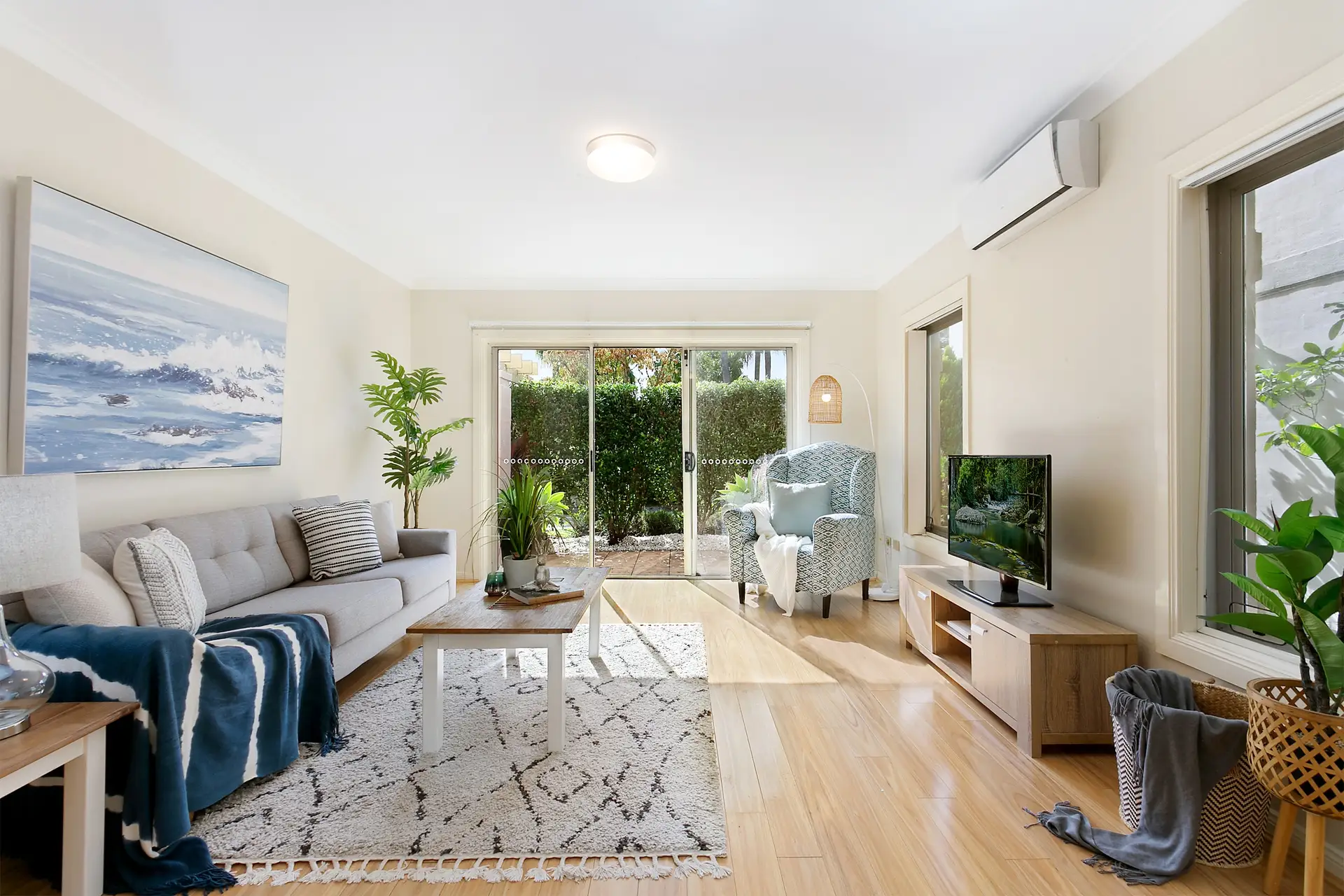 18 Settlers Boulevard, Liberty Grove Sold by Richard Matthews Real Estate - image 2