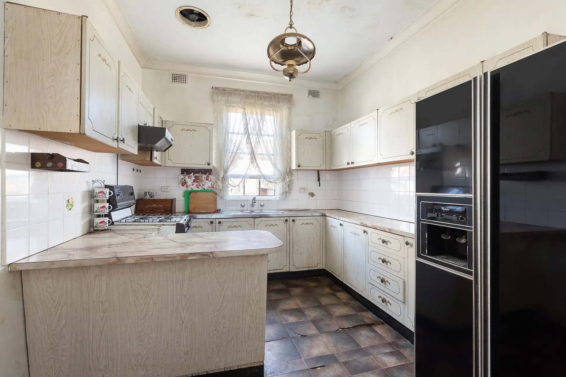 10 Swan Avenue, Strathfield Sold by Richard Matthews Real Estate - image 2