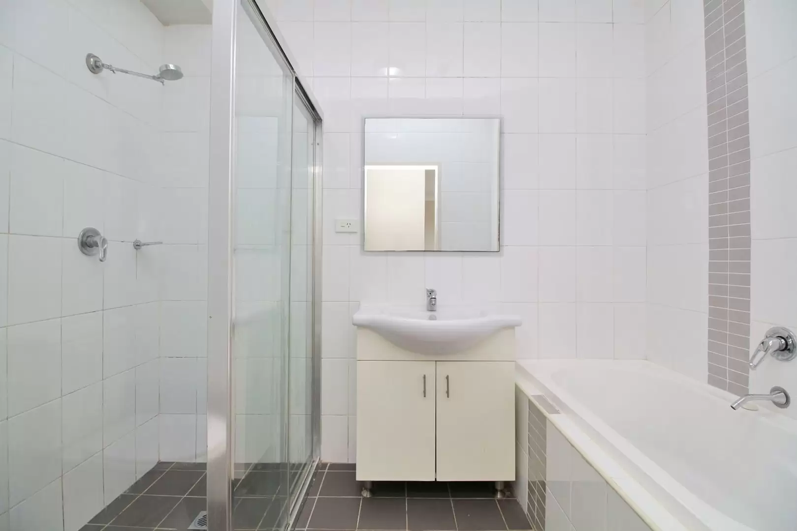 97/32-34 Mons Road, Westmead Leased by Richard Matthews Real Estate - image 3
