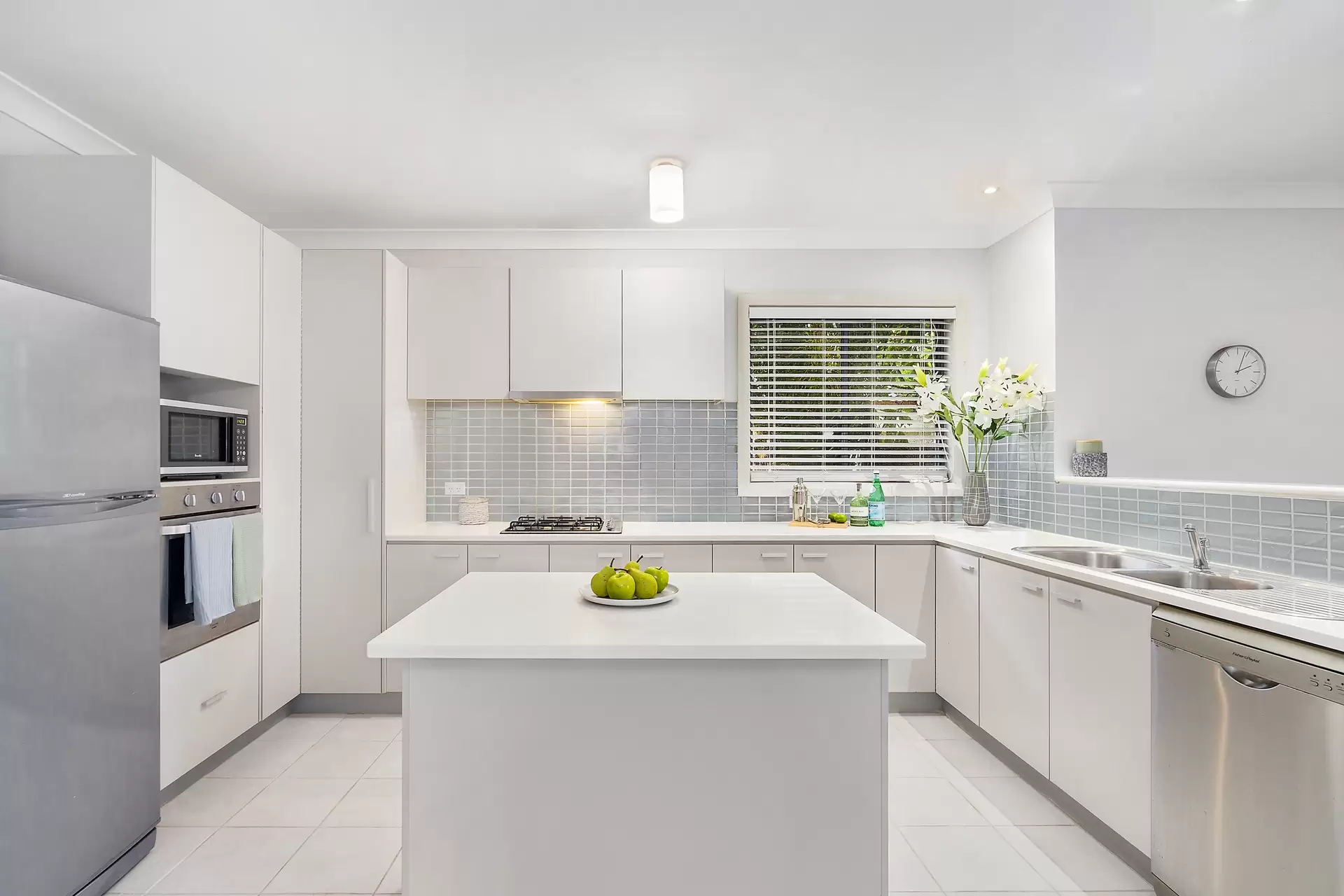 7  Hillsborough Crescent, Glenfield Sold by Richard Matthews Real Estate - image 2