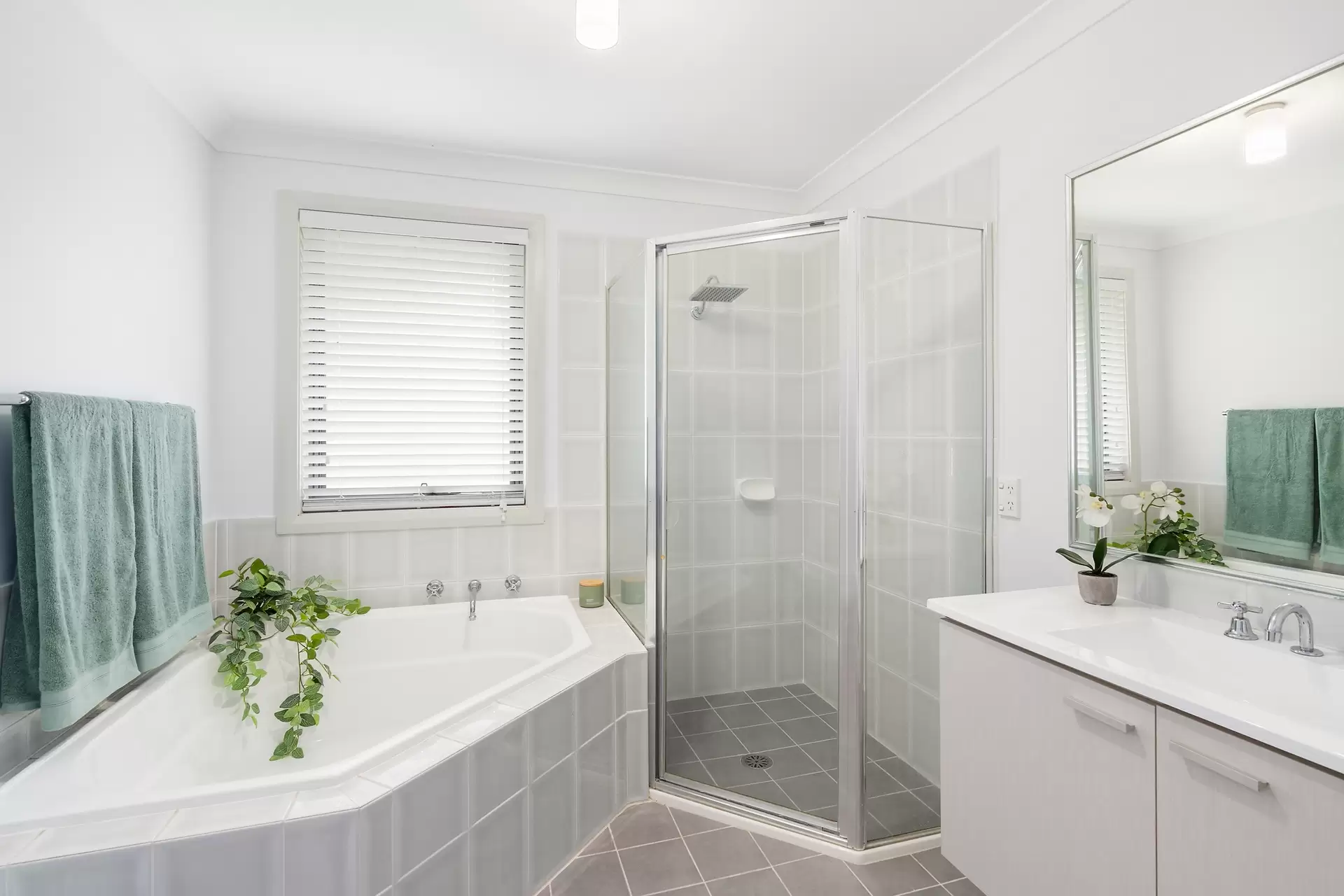 7  Hillsborough Crescent, Glenfield Sold by Richard Matthews Real Estate - image 6
