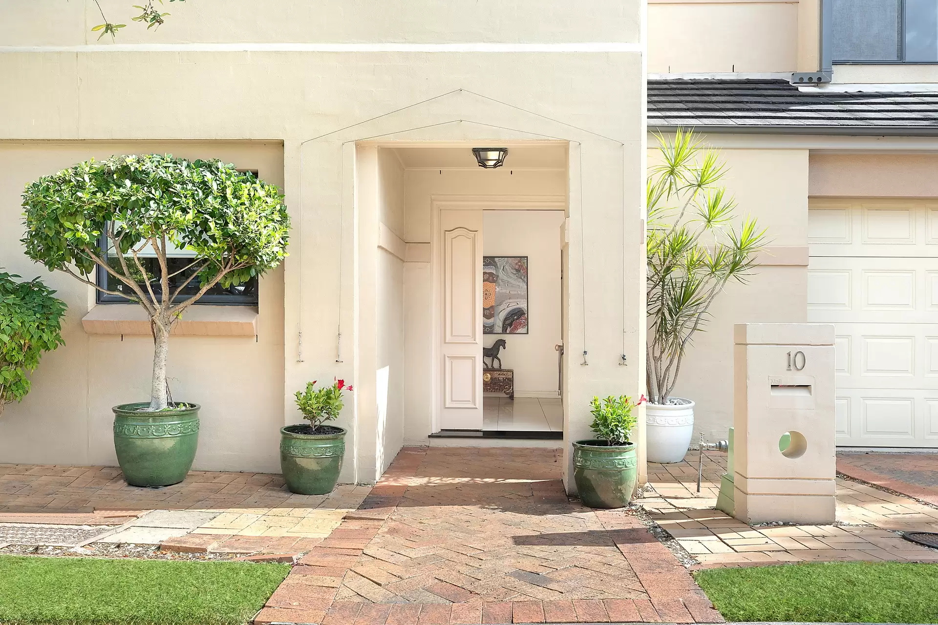 10 Settlers Boulevard, Liberty Grove Sold by Richard Matthews Real Estate - image 2