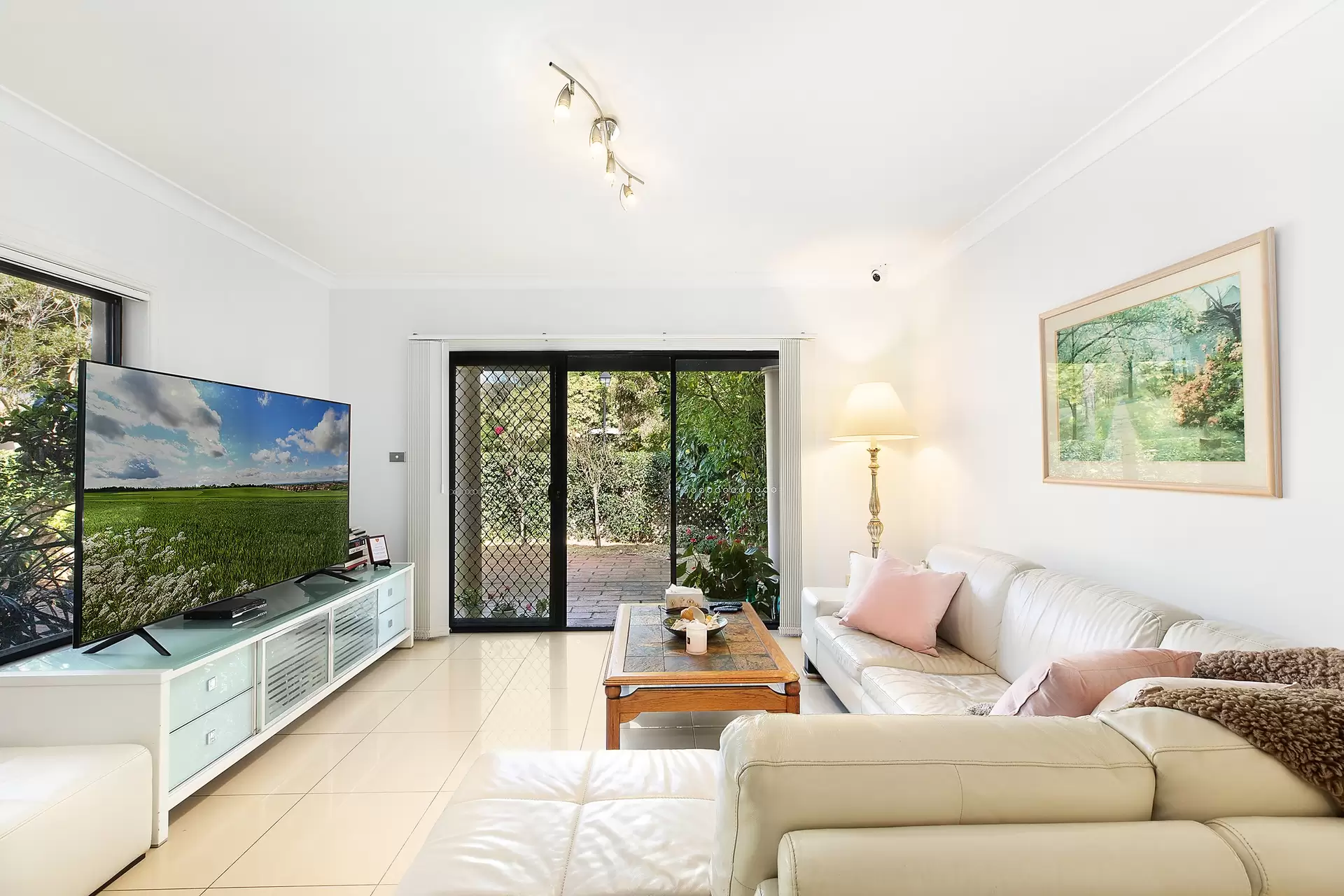 10 Settlers Boulevard, Liberty Grove Sold by Richard Matthews Real Estate - image 3
