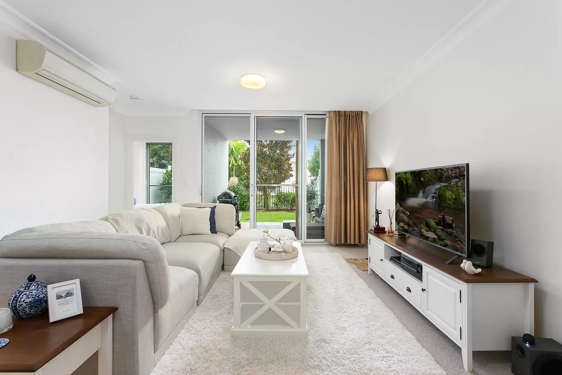 Level 1/106/2 Peninsula Drive, Breakfast Point Sold by Richard Matthews Real Estate - image 2