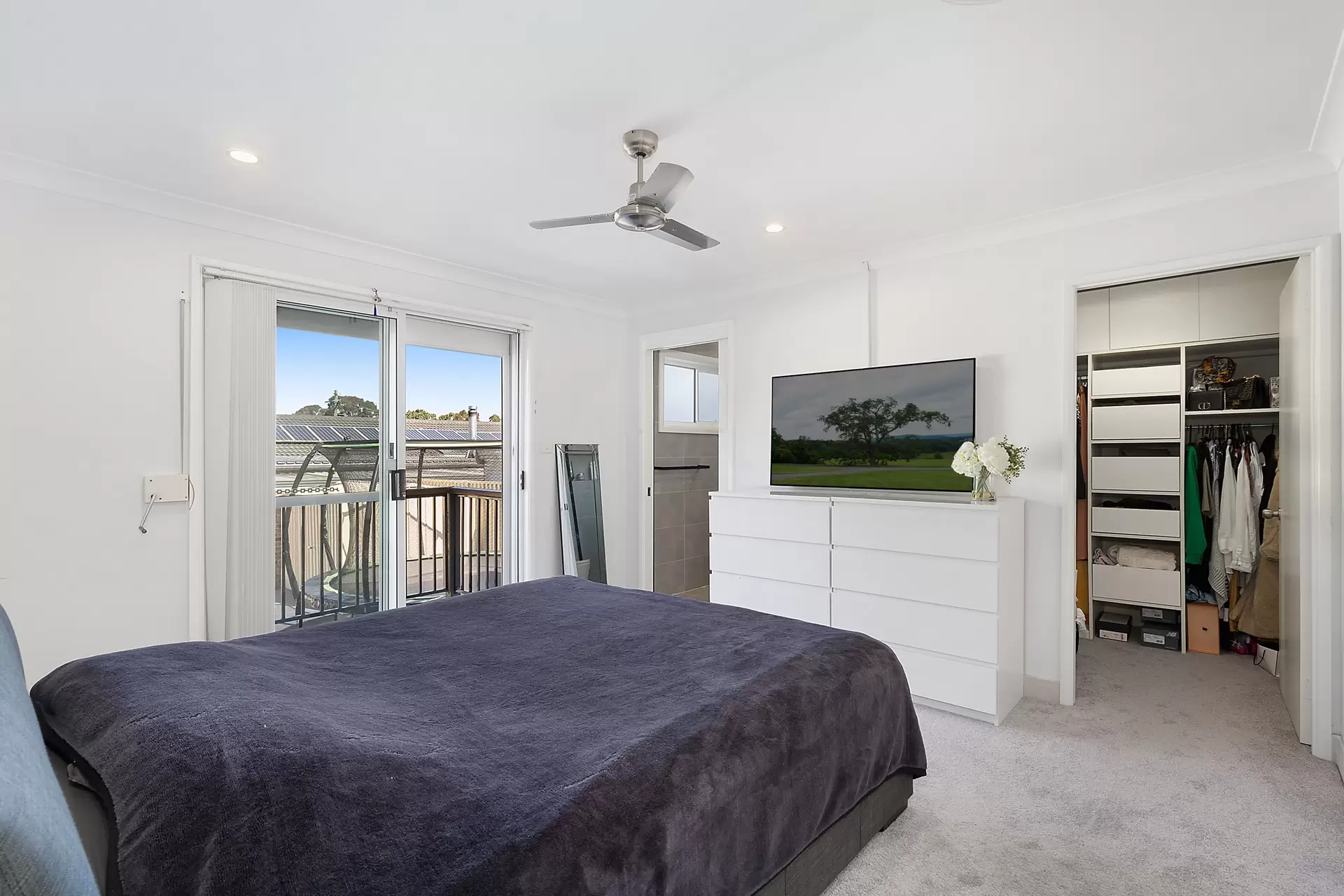 27 Josephine Crescent, Georges Hall Sold by Richard Matthews Real Estate - image 7