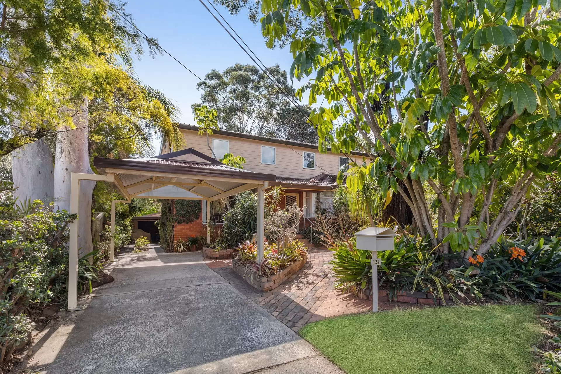 124 Flinders Road, Georges Hall Sold by Richard Matthews Real Estate - image 1