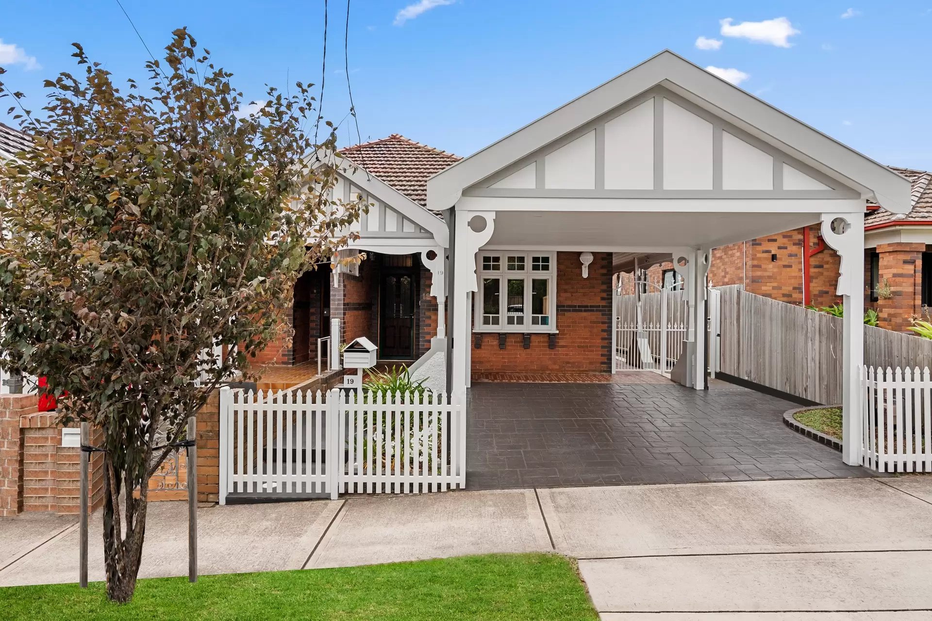 19 Eurella Street, Burwood Sold by Richard Matthews Real Estate - image 1