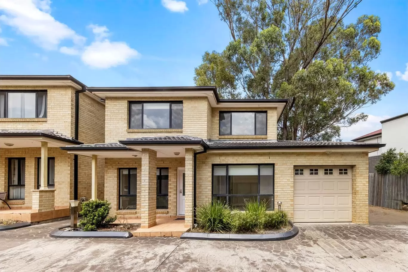 3/15 Hishion Place, Georges Hall Sold by Richard Matthews Real Estate - image 1