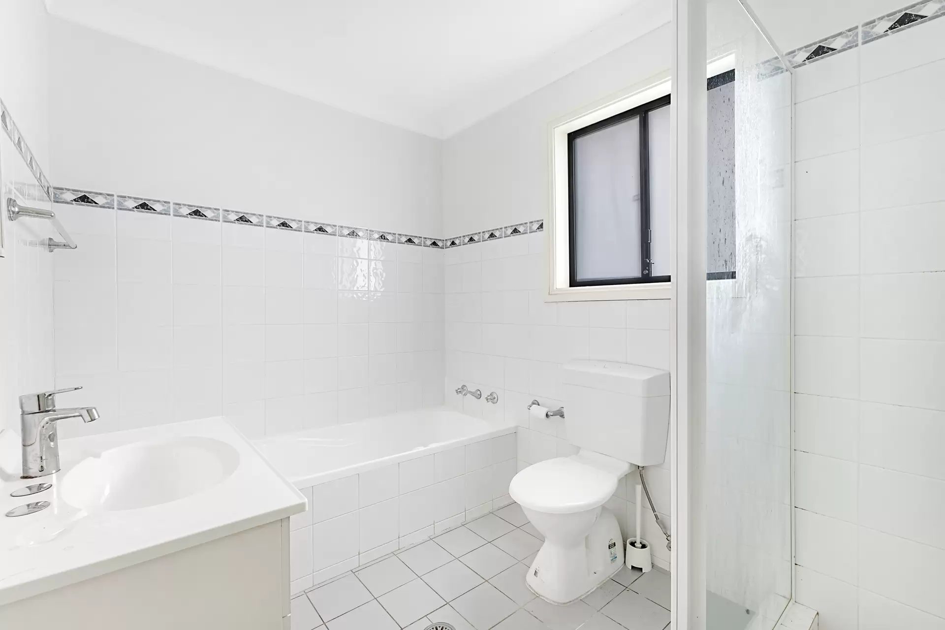 2/102 Hunter Street, Condell Park Leased by Richard Matthews Real Estate - image 4