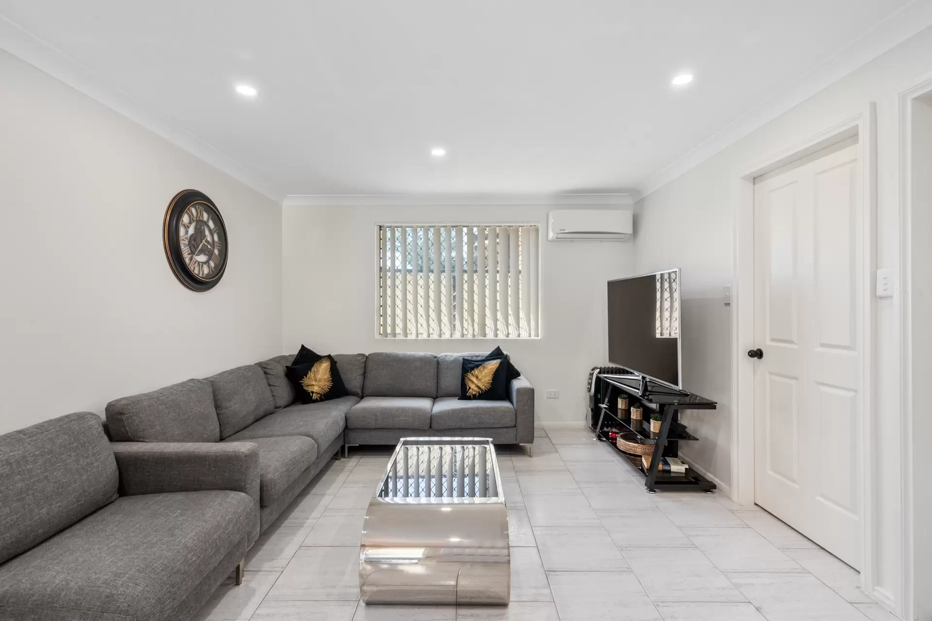 239 Henry Lawson Drive, Georges Hall Sold by Richard Matthews Real Estate - image 5