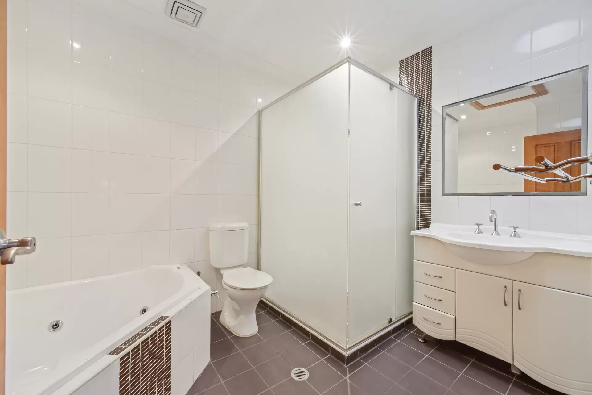 7/50-52 Hassall Street, Parramatta Leased by Richard Matthews Real Estate - image 5