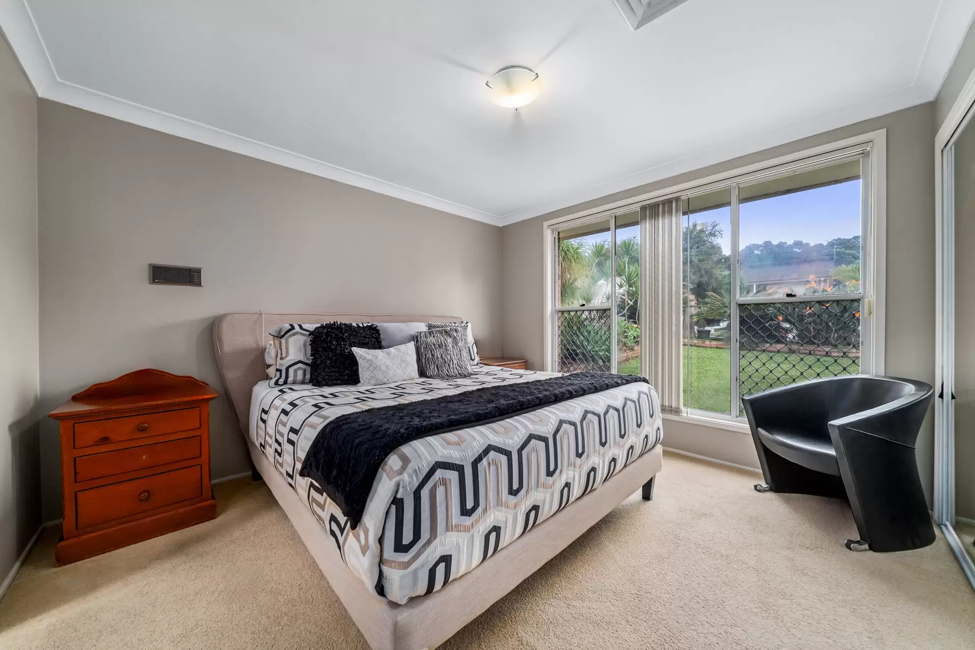 62 Sturt Avenue, Georges Hall Sold by Richard Matthews Real Estate - image 6