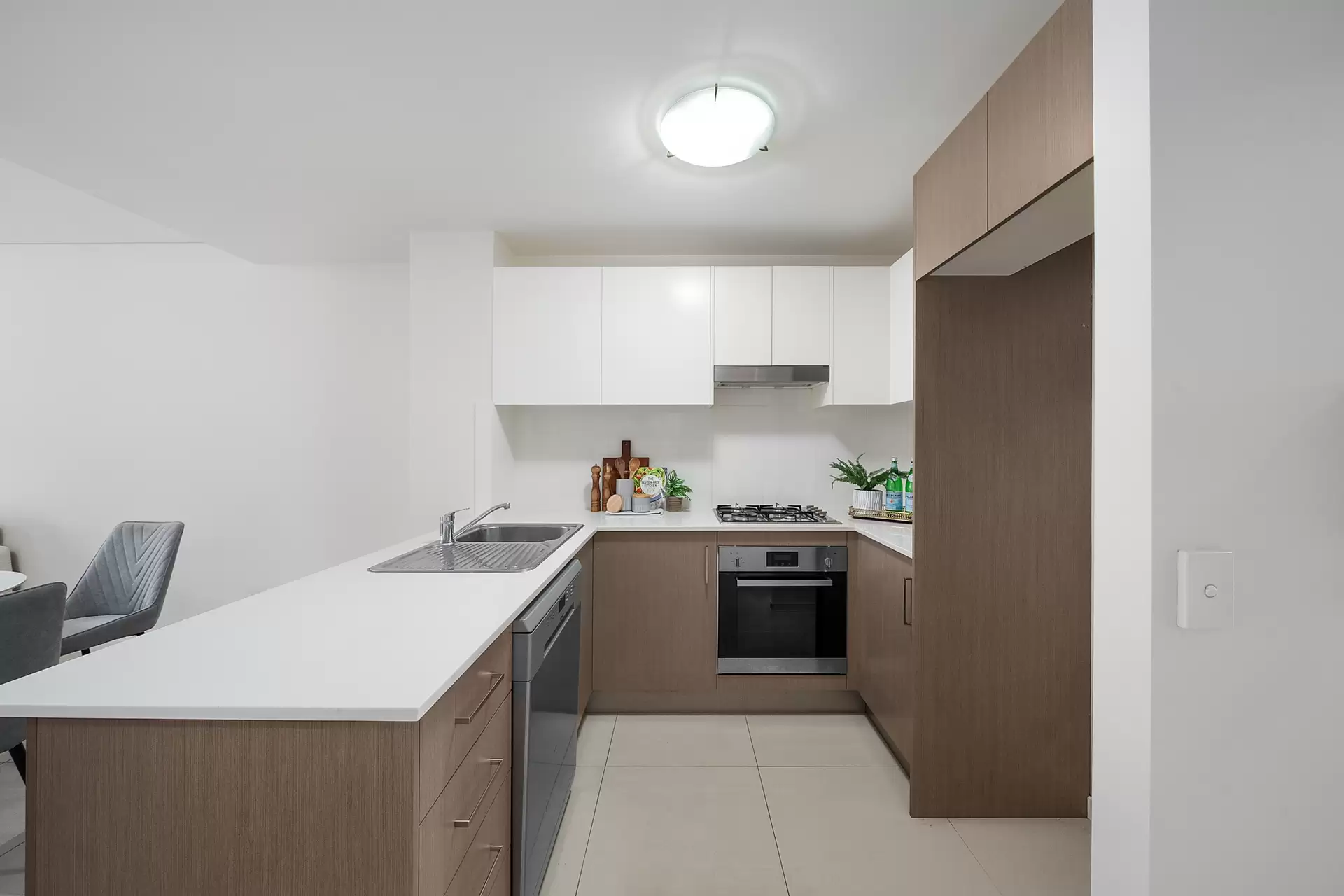 95/2A Brown Street, Ashfield Sold by Richard Matthews Real Estate - image 3