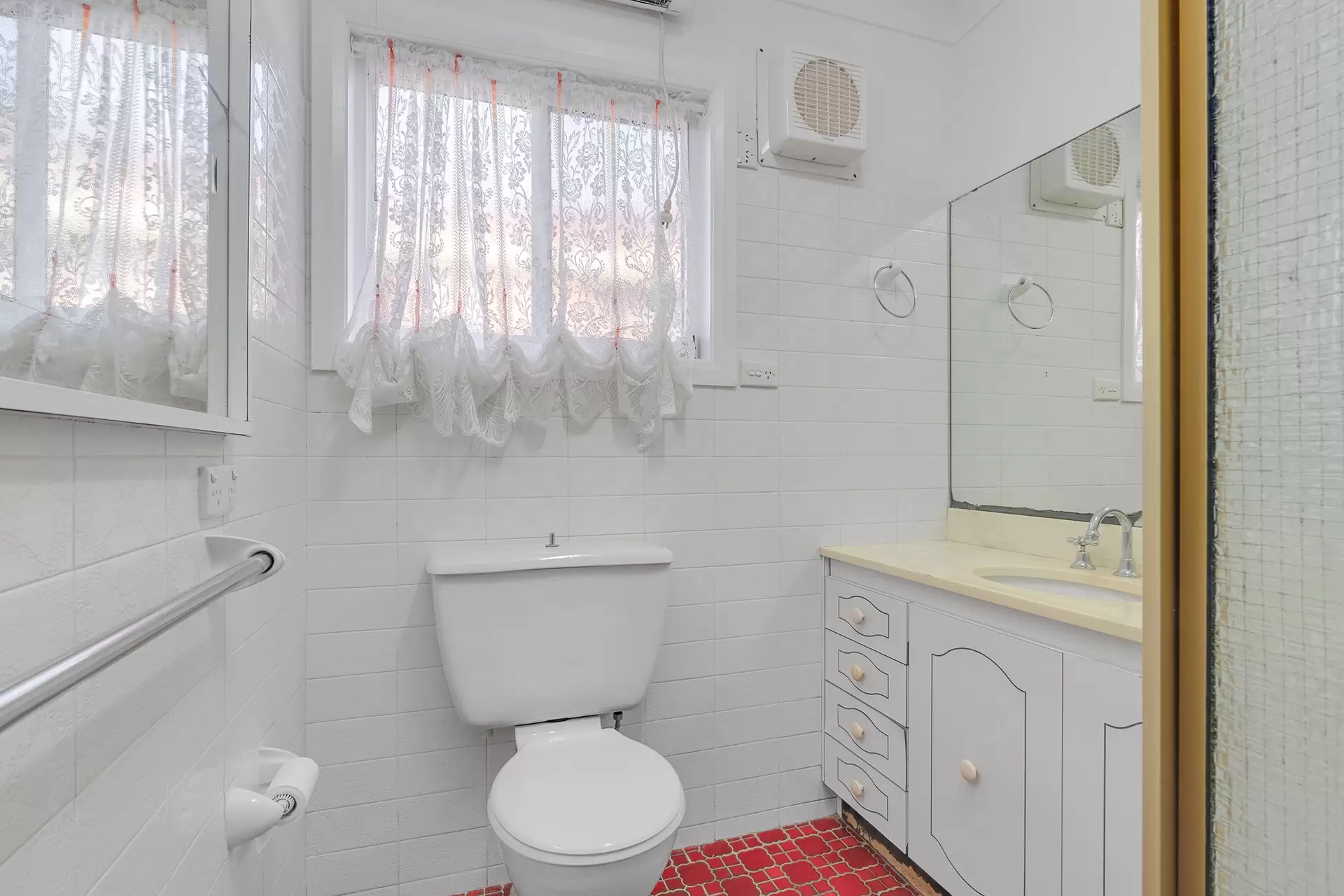 39 Georges Crescent, Georges Hall Leased by Richard Matthews Real Estate - image 6
