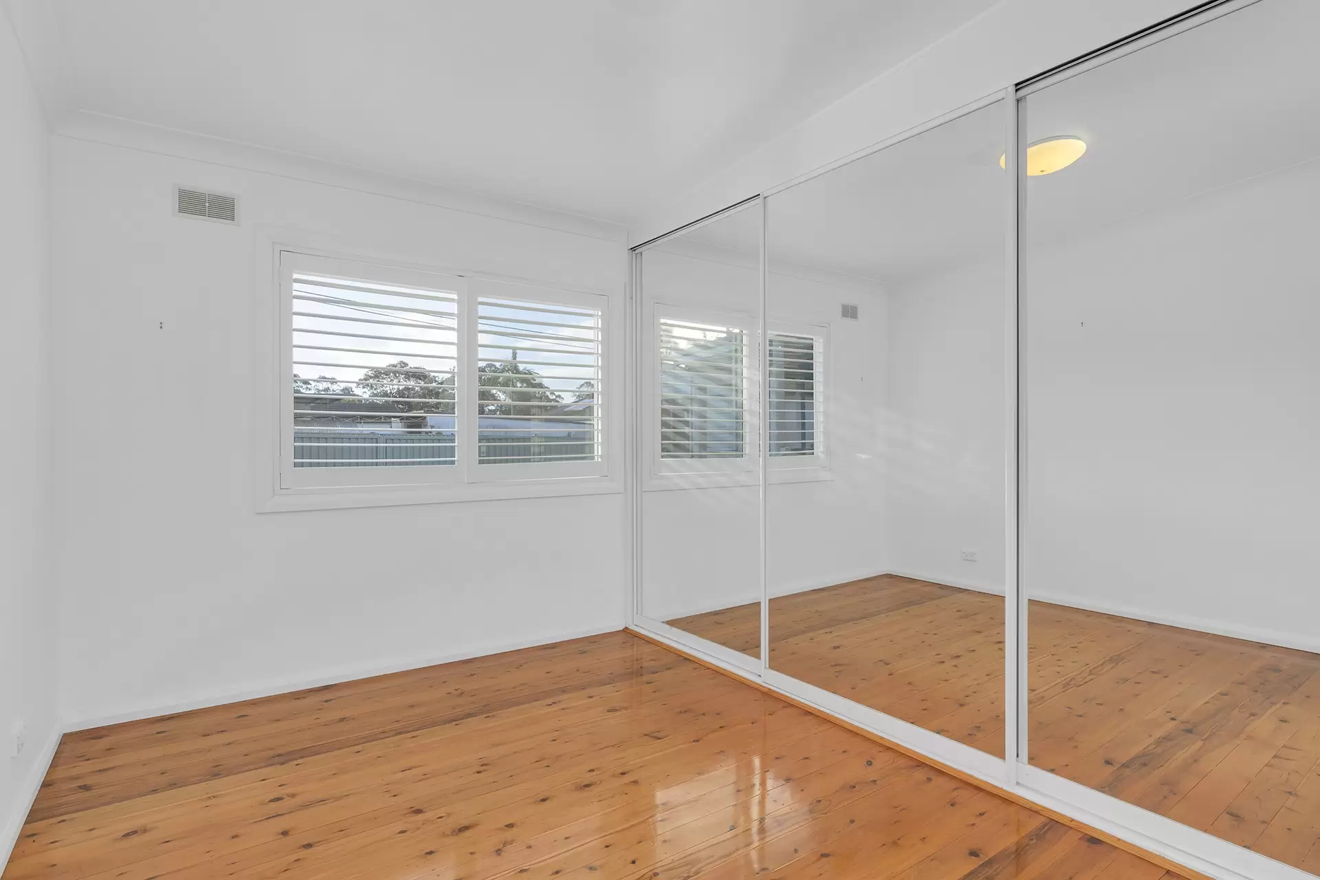 39 Georges Crescent, Georges Hall Leased by Richard Matthews Real Estate - image 5