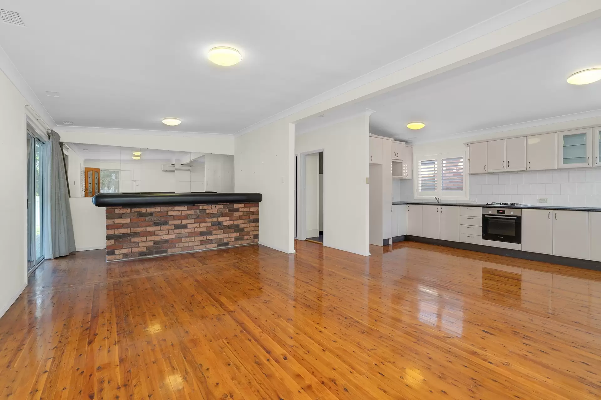 39 Georges Crescent, Georges Hall Leased by Richard Matthews Real Estate - image 2