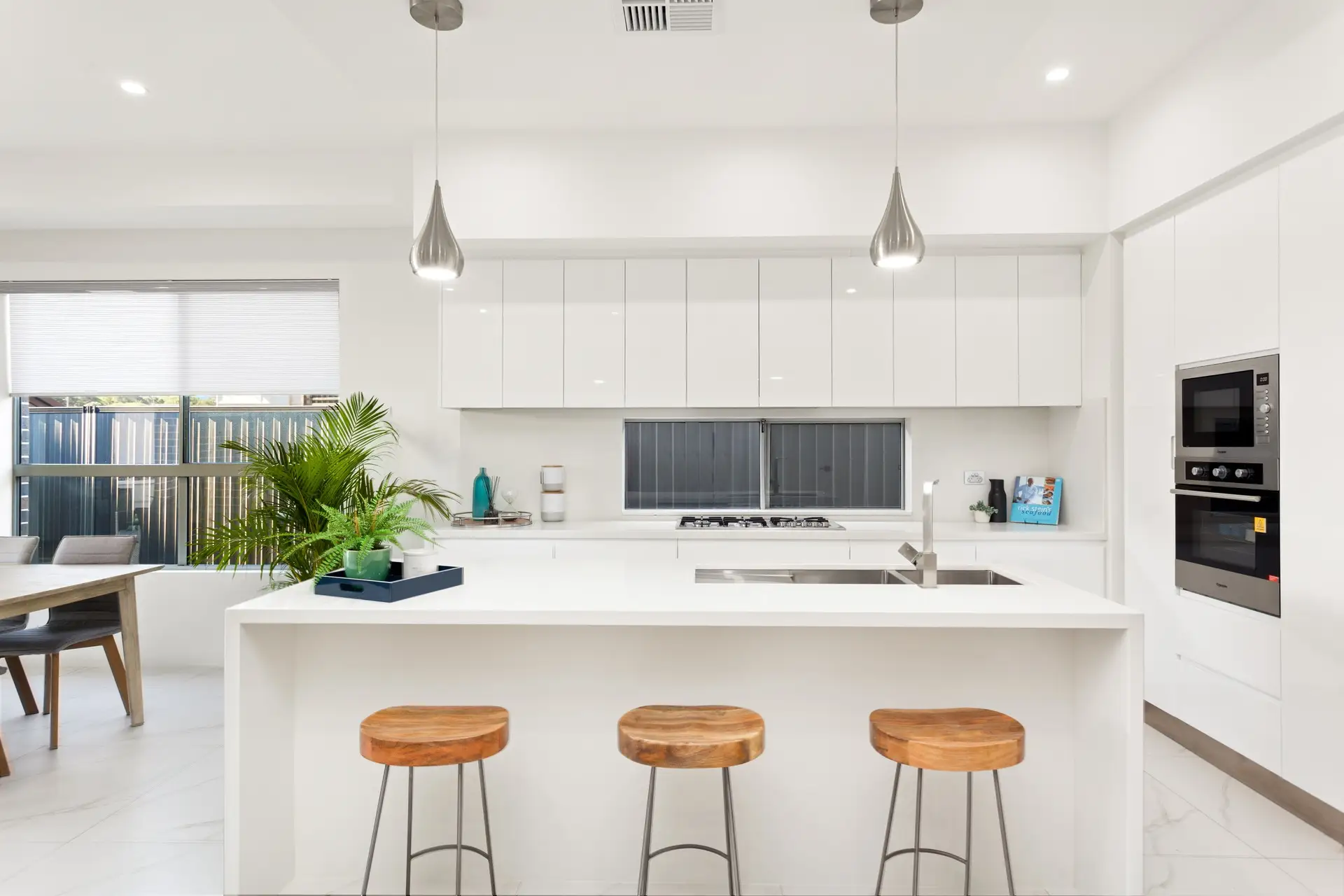 7A Cumberland Avenue, Georges Hall Sold by Richard Matthews Real Estate - image 4