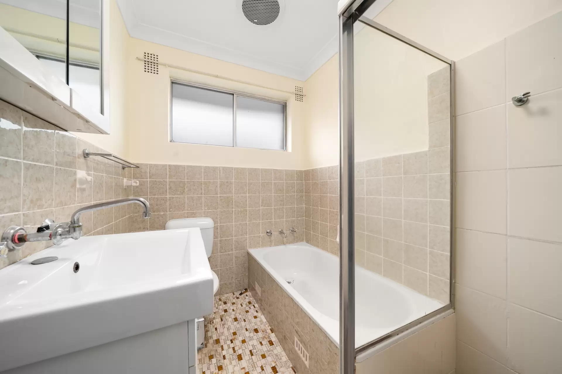 8/39 The Crescent, Homebush Sold by Richard Matthews Real Estate - image 5