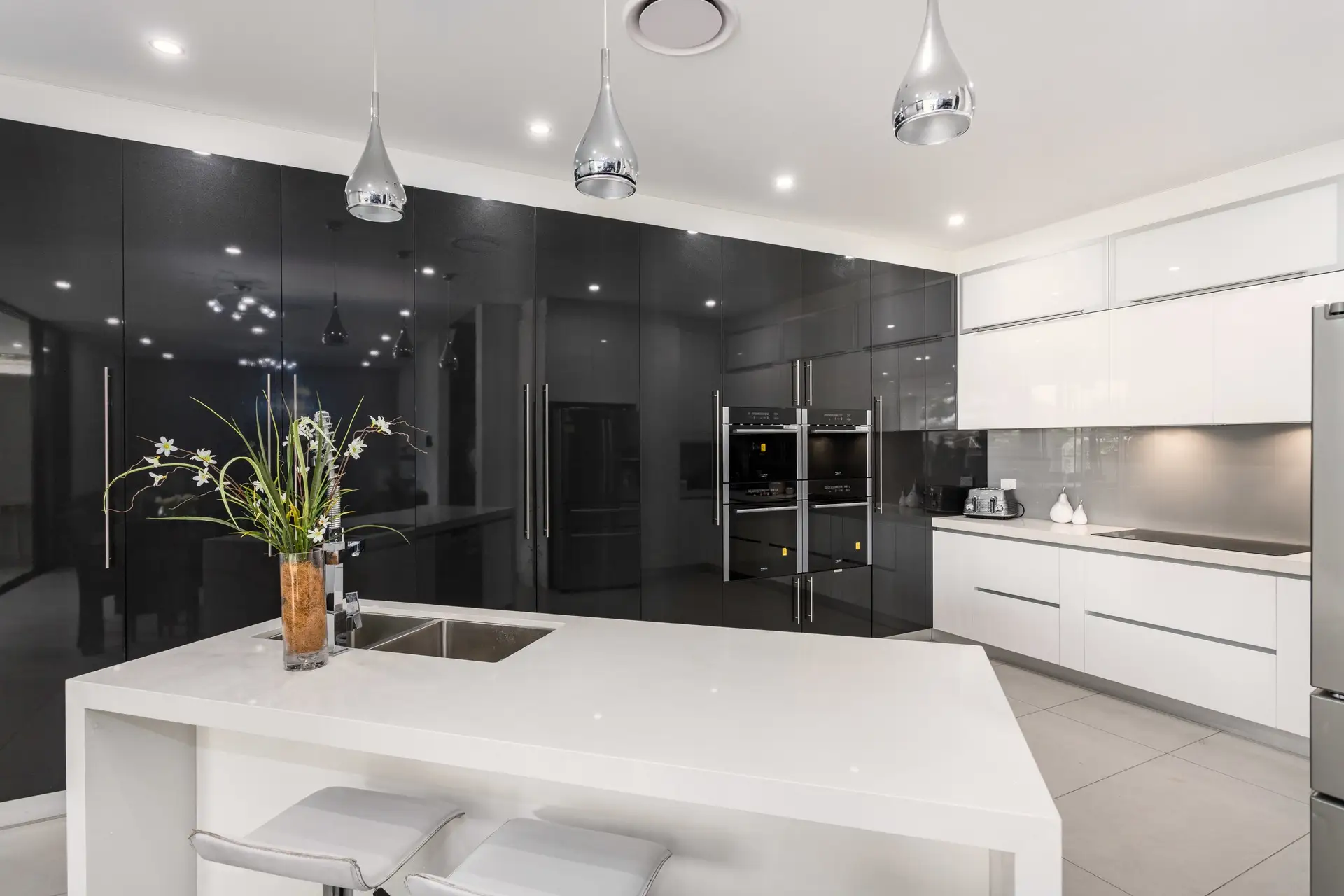 7 Endeavour Road, Georges Hall Sold by Richard Matthews Real Estate - image 5