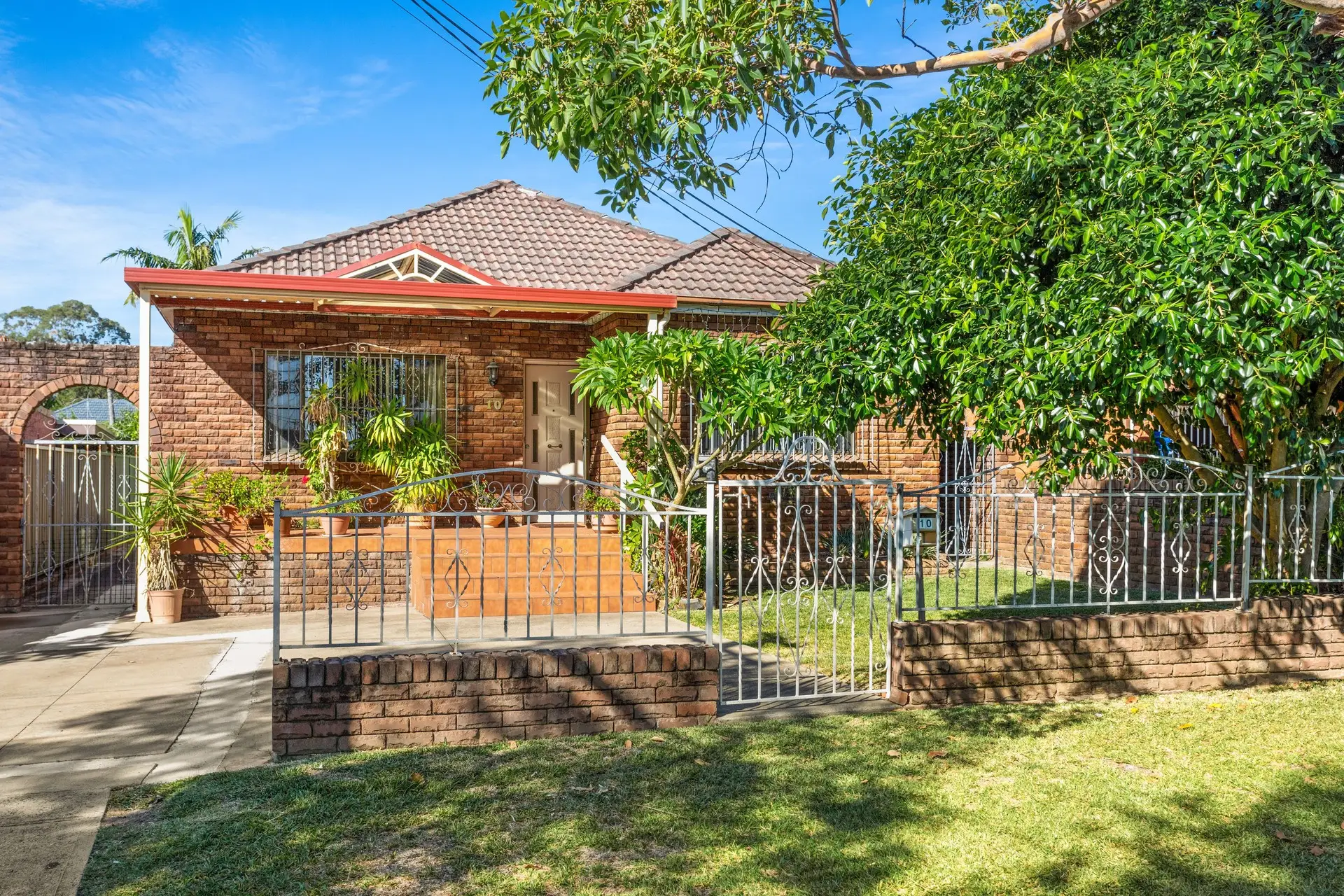 10 Lyon Avenue, Punchbowl Sold by Richard Matthews Real Estate - image 1