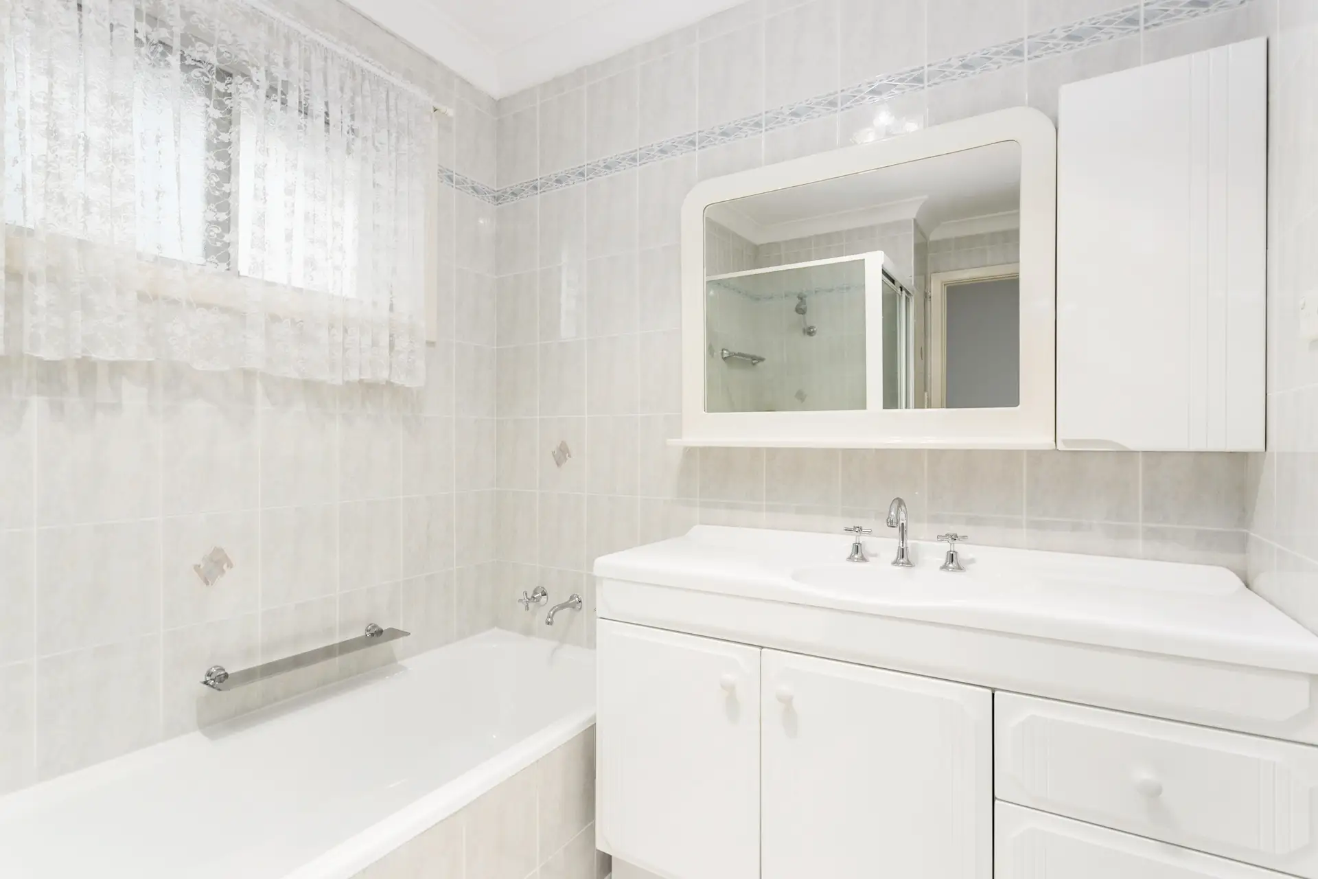 70 Caroline Crescent, Georges Hall Sold by Richard Matthews Real Estate - image 6