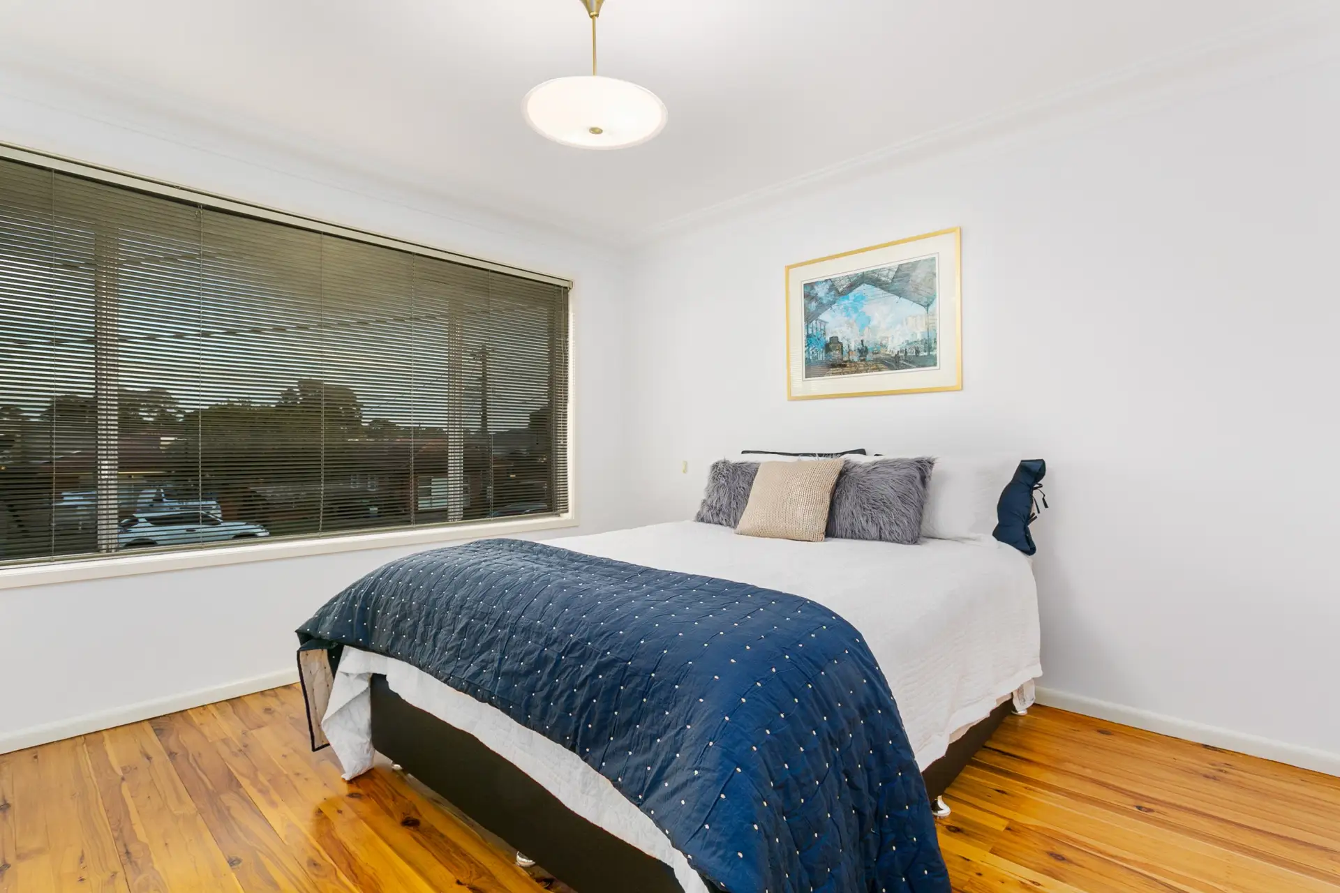 70 Caroline Crescent, Georges Hall Sold by Richard Matthews Real Estate - image 4