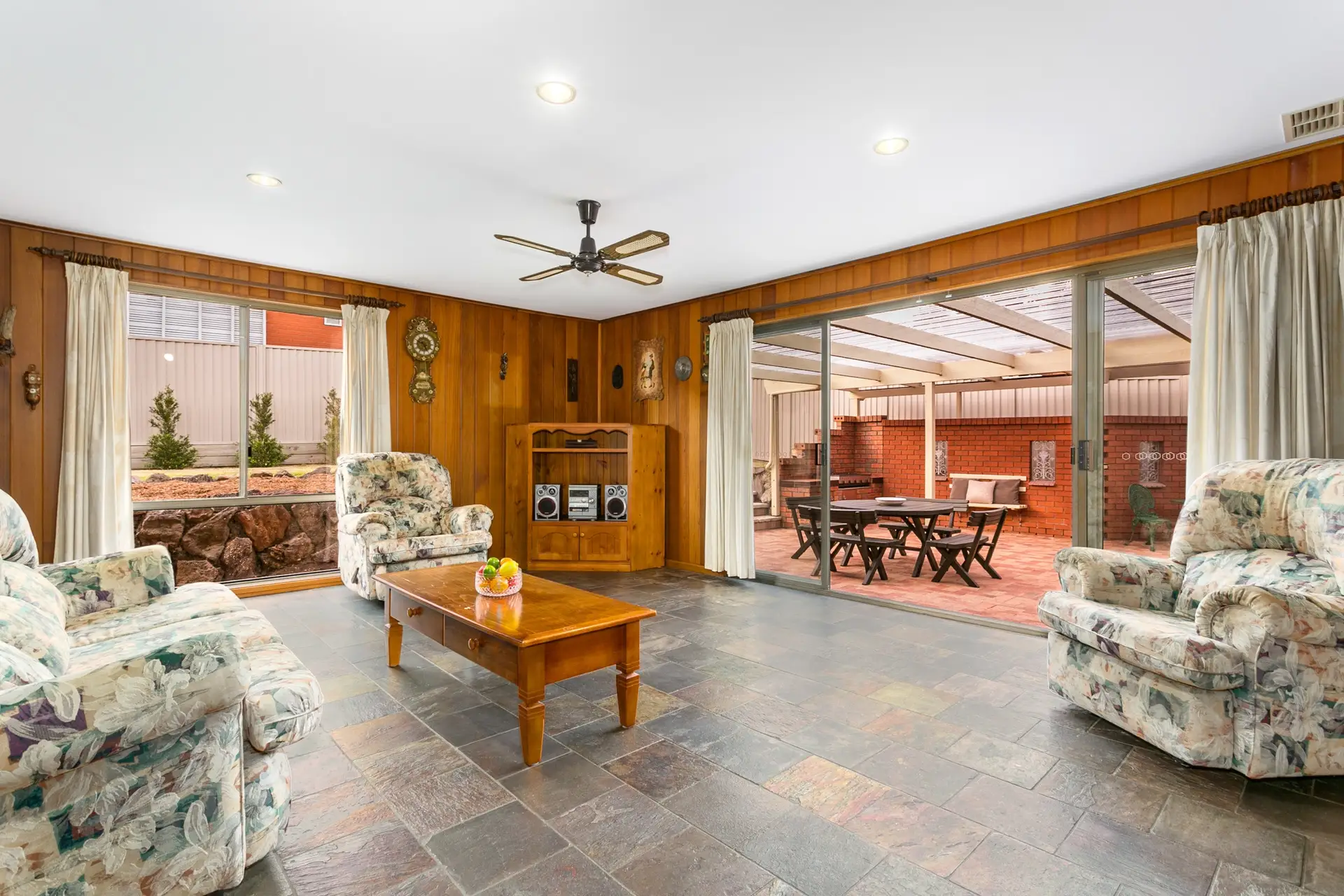 70 Caroline Crescent, Georges Hall Sold by Richard Matthews Real Estate - image 5