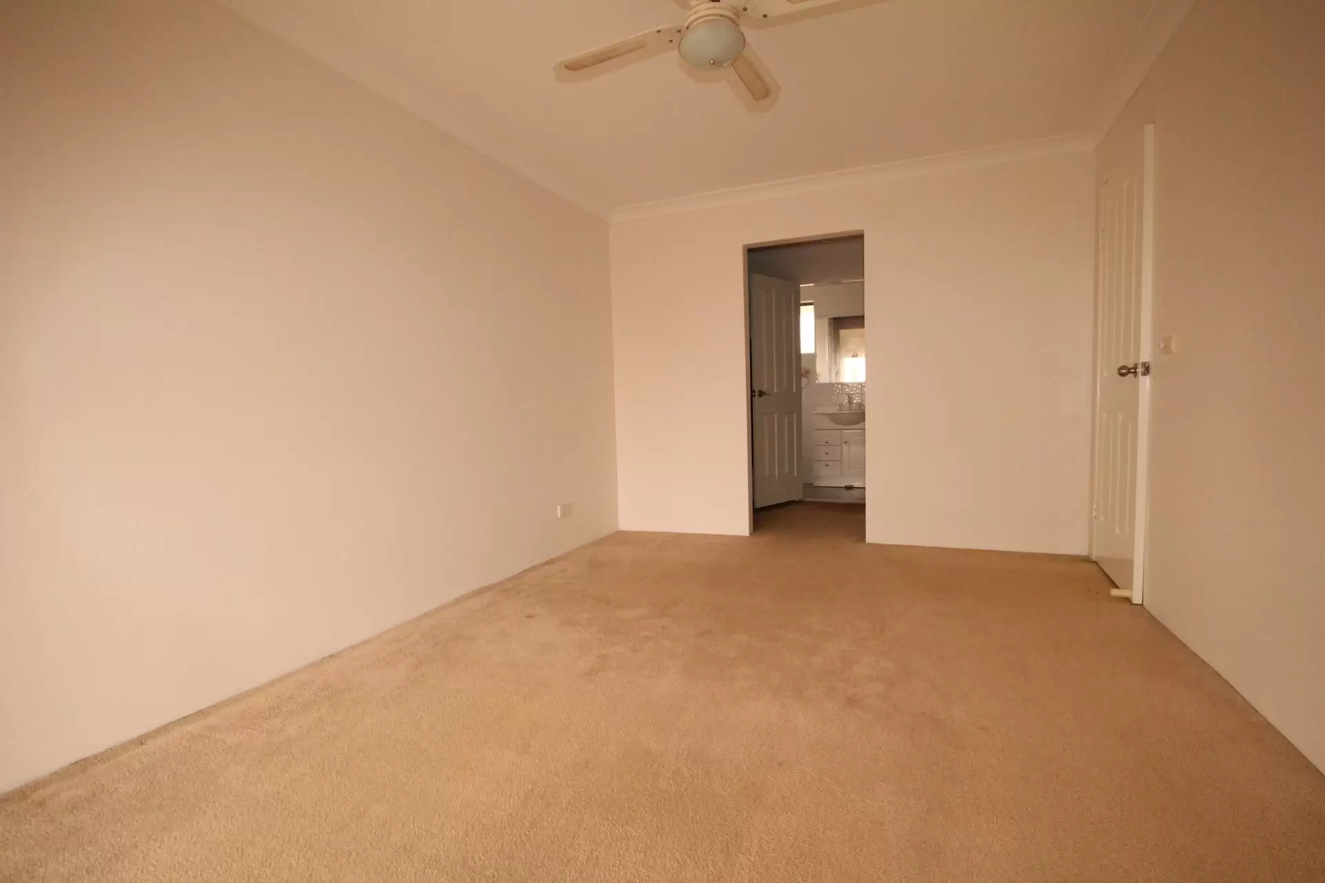 10/81 Bellevue Avenue, Georges Hall Leased by Richard Matthews Real Estate - image 5