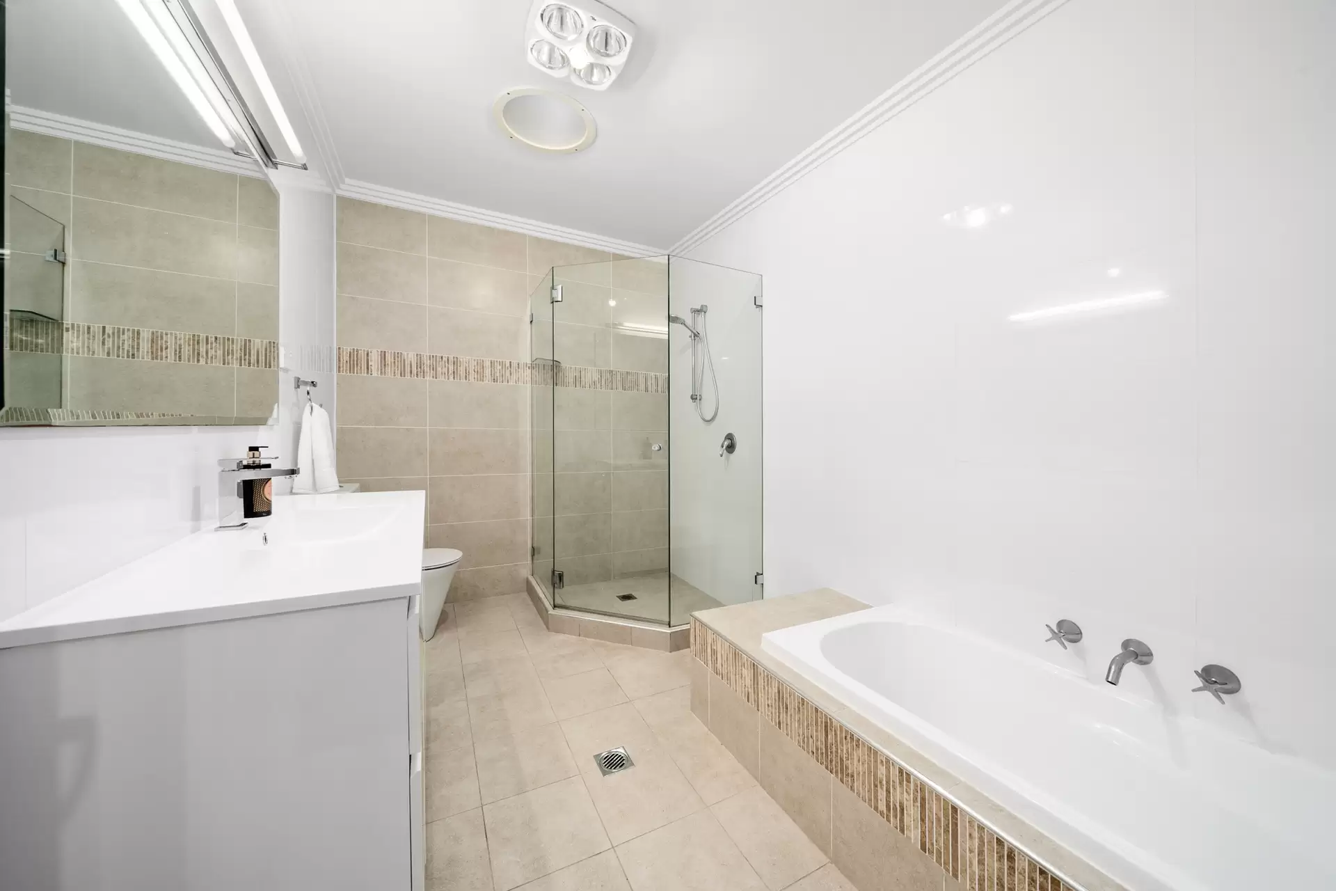 6/105 Dutton Street, Yagoona Sold by Richard Matthews Real Estate - image 7