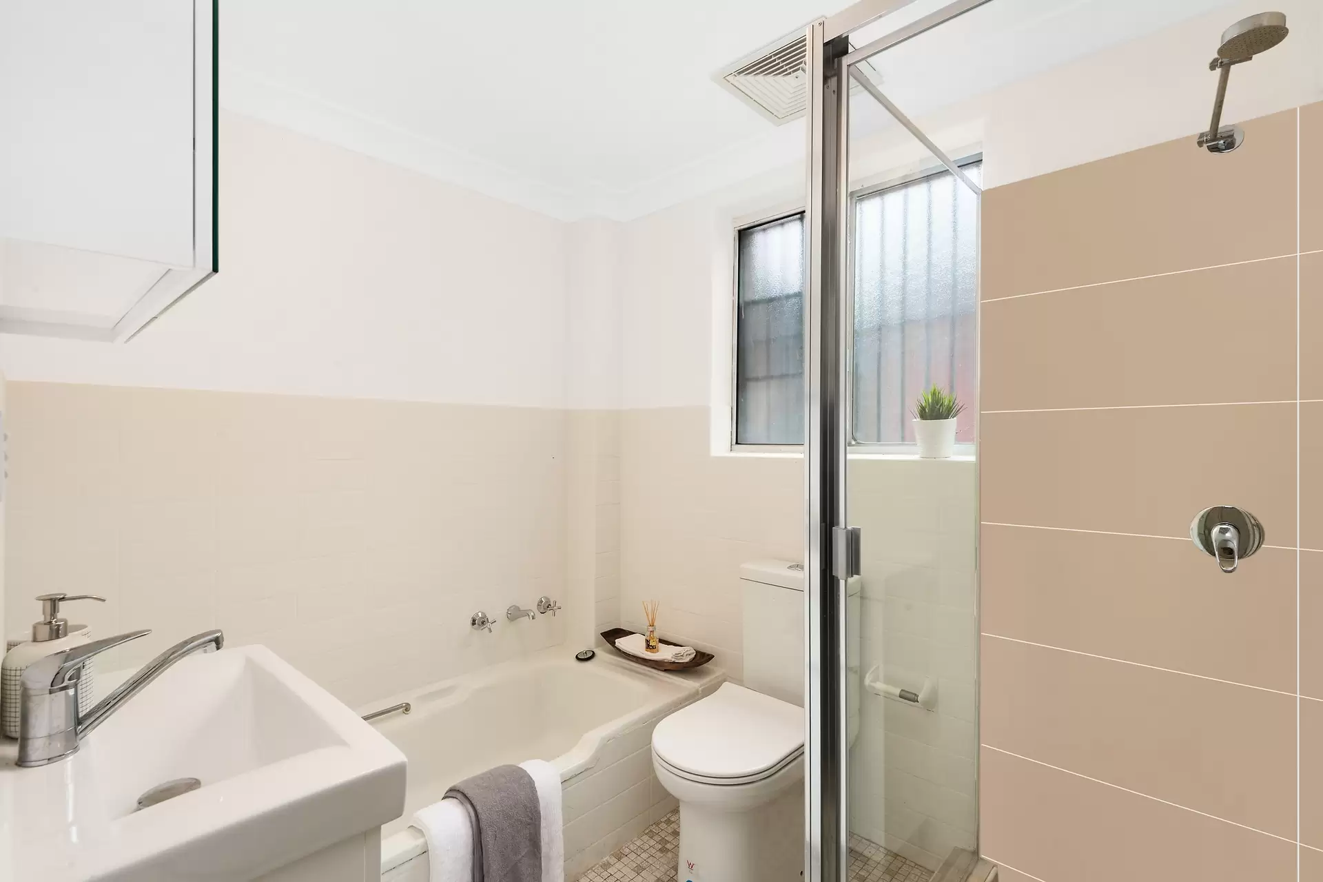 3/25 Prospect Road, Summer Hill Sold by Richard Matthews Real Estate - image 4