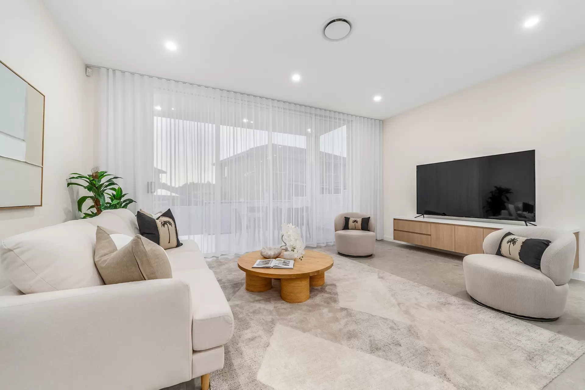 8 Surrey Avenue, Georges Hall Sold by Richard Matthews Real Estate - image 1