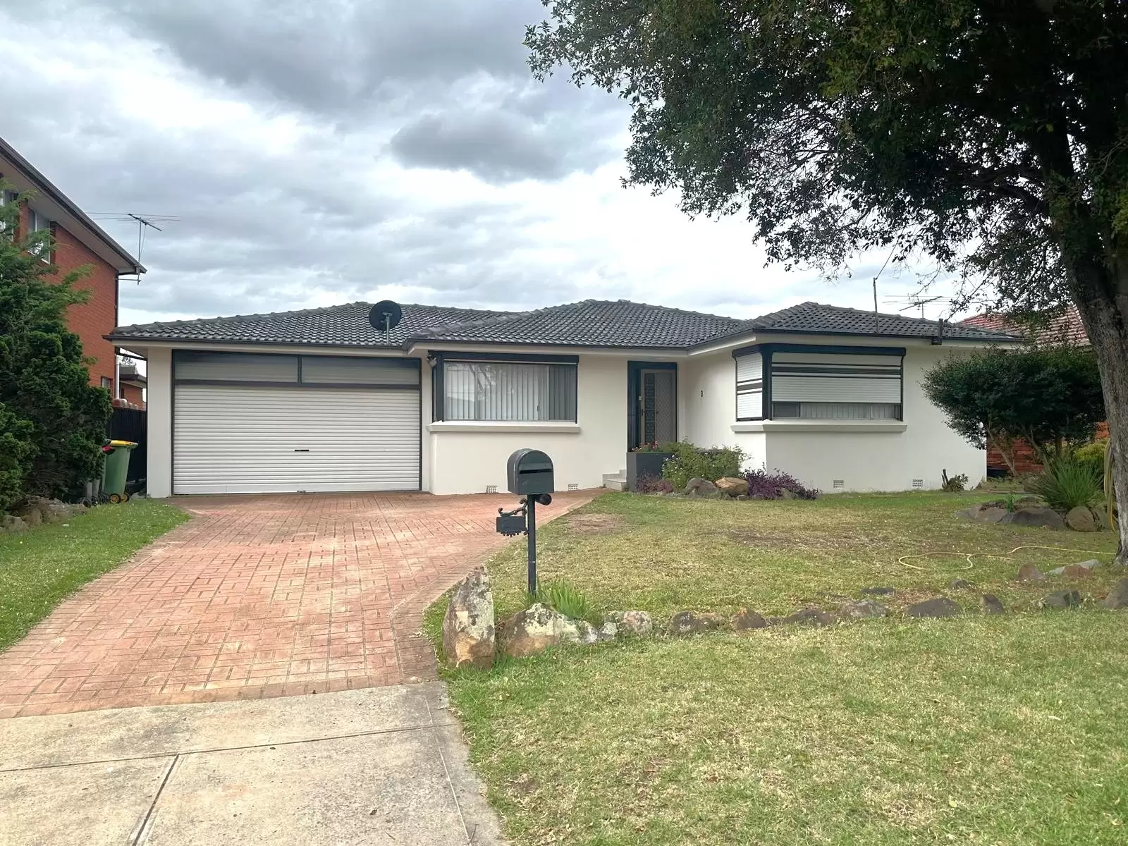 20  Glenbrook Crescent, Georges Hall Sold by Richard Matthews Real Estate - image 1
