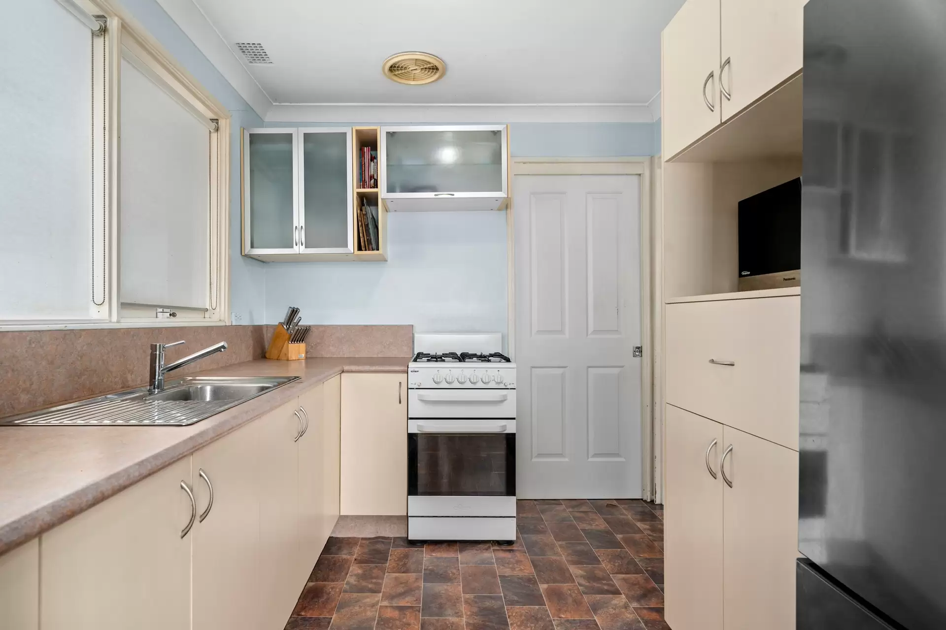 21 Manning Place, Seven Hills Sold by Richard Matthews Real Estate - image 4
