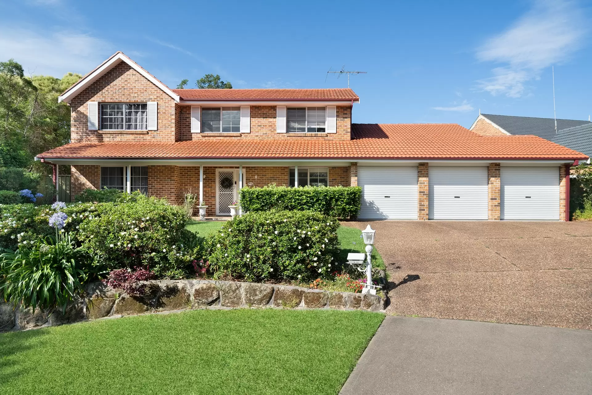 4 Angophora Place, Castle Hill Sold by Richard Matthews Real Estate - image 1