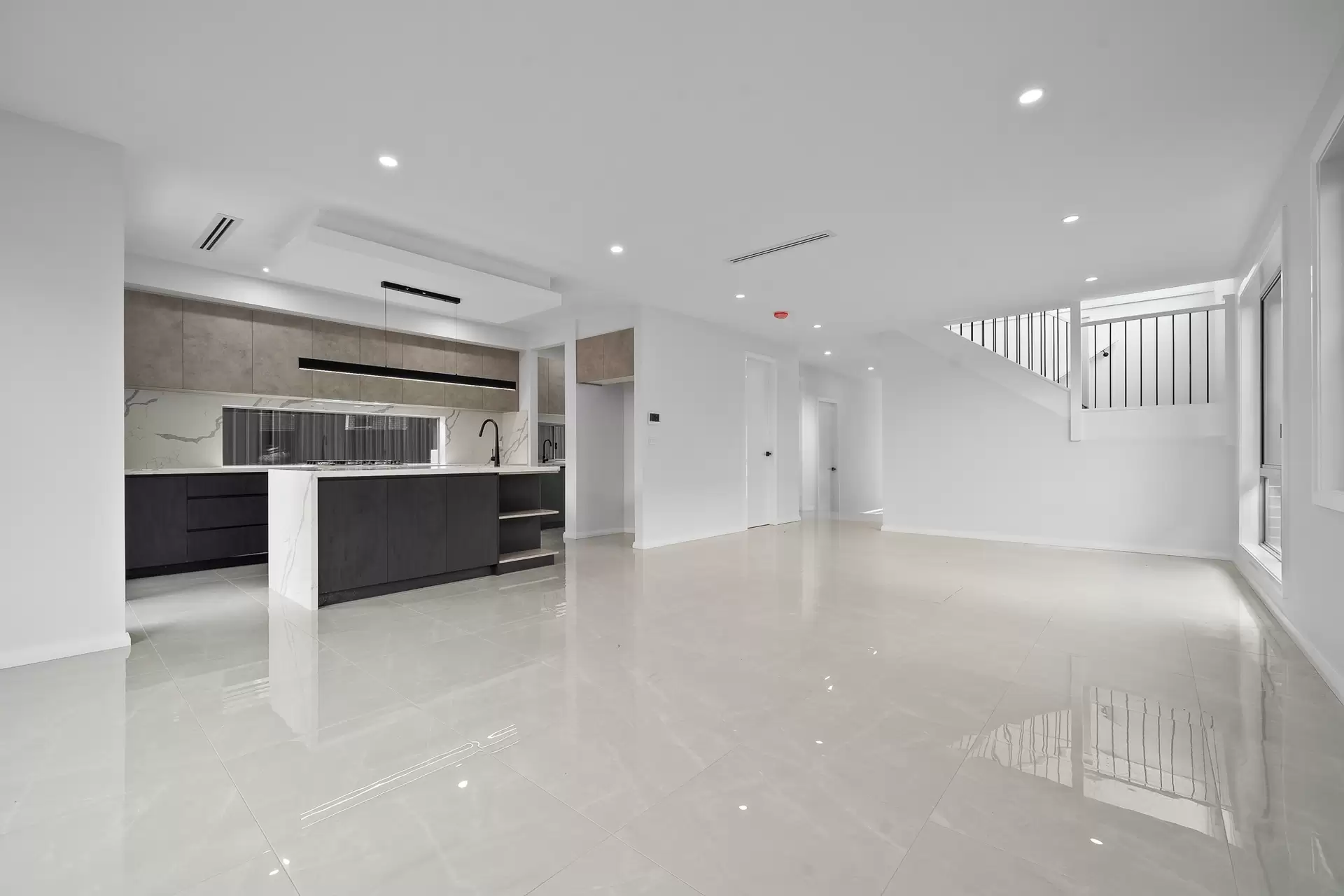 18 Swiss Drive, Oakville Sold by Richard Matthews Real Estate - image 3