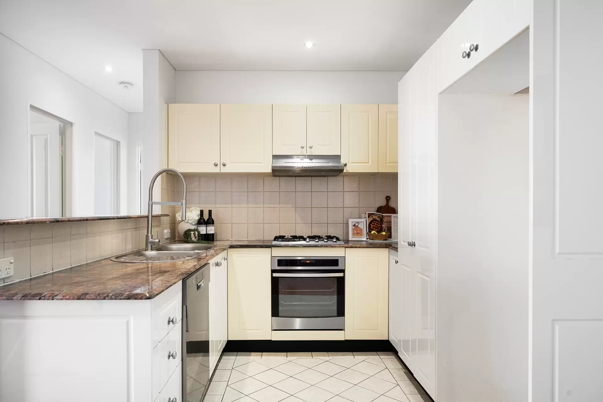 7/90-100 Edwin Street, Croydon Sold by Richard Matthews Real Estate - image 2
