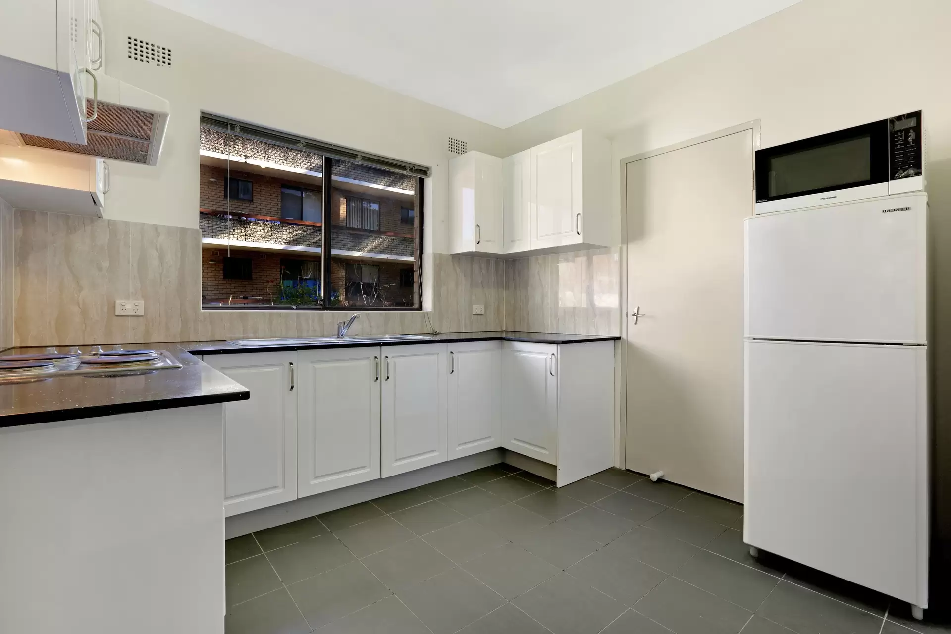 4/40 The Crescent, Homebush Sold by Richard Matthews Real Estate - image 3