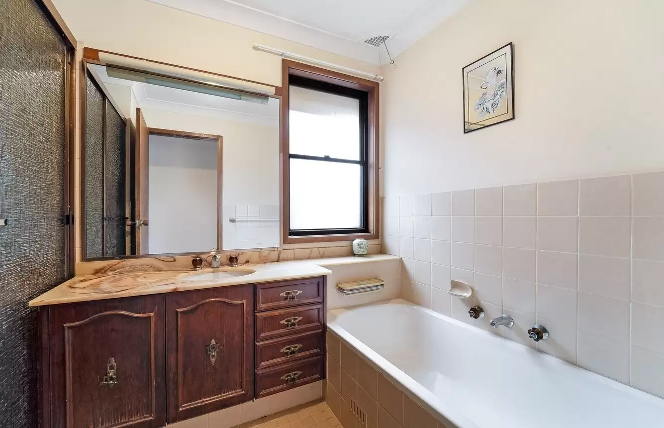 5 Balmoral Crescent, Georges Hall Leased by Richard Matthews Real Estate - image 9