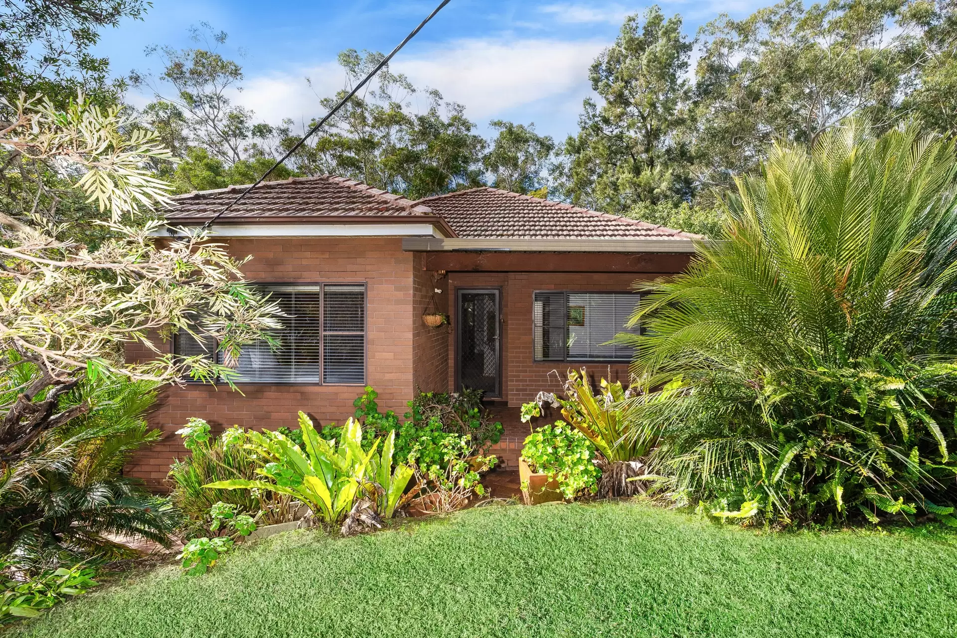 3 Carter Crescent, Gymea Bay Sold by Richard Matthews Real Estate - image 2